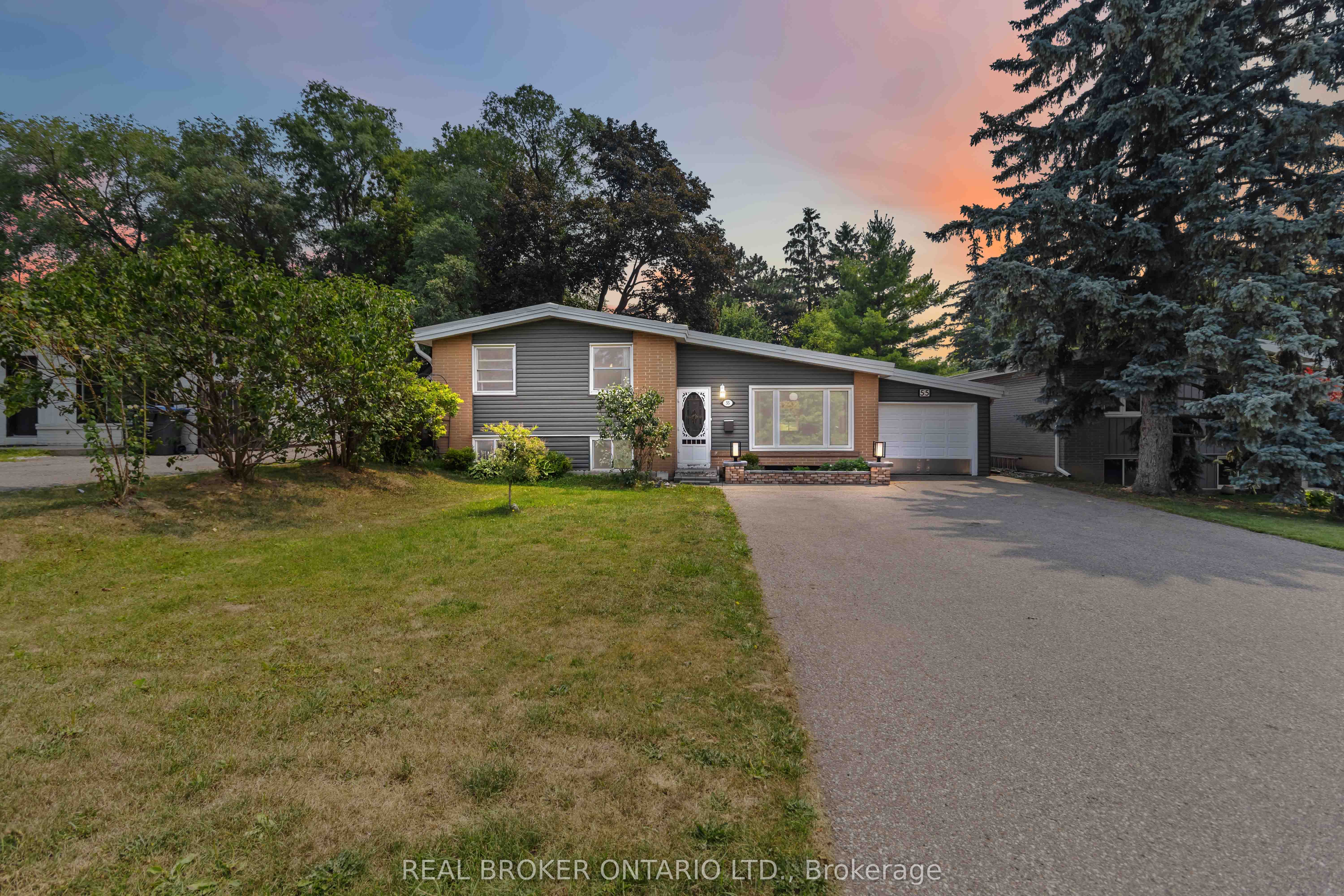 55 Clarence St Property Photo 1