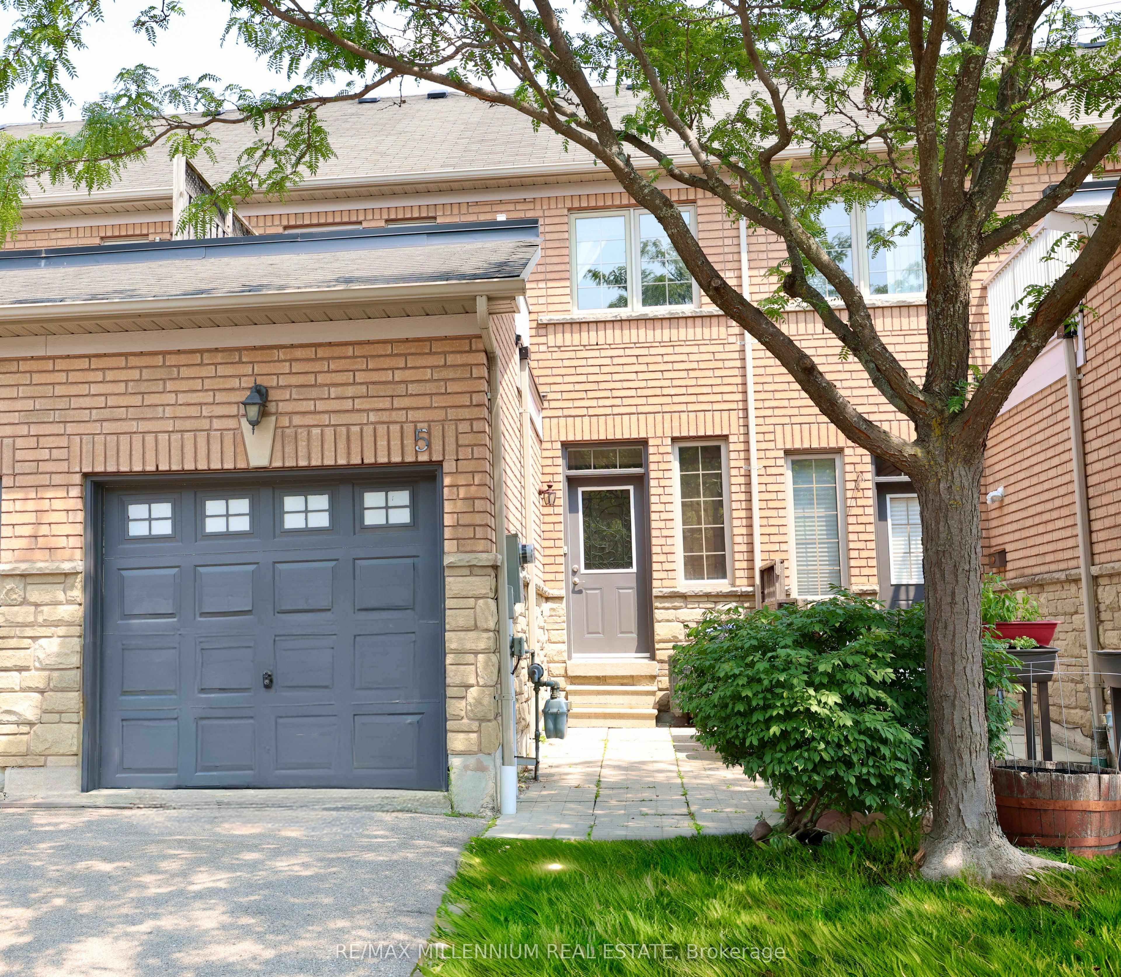 1015 Galesway Boulevard 5 Property Photo 1