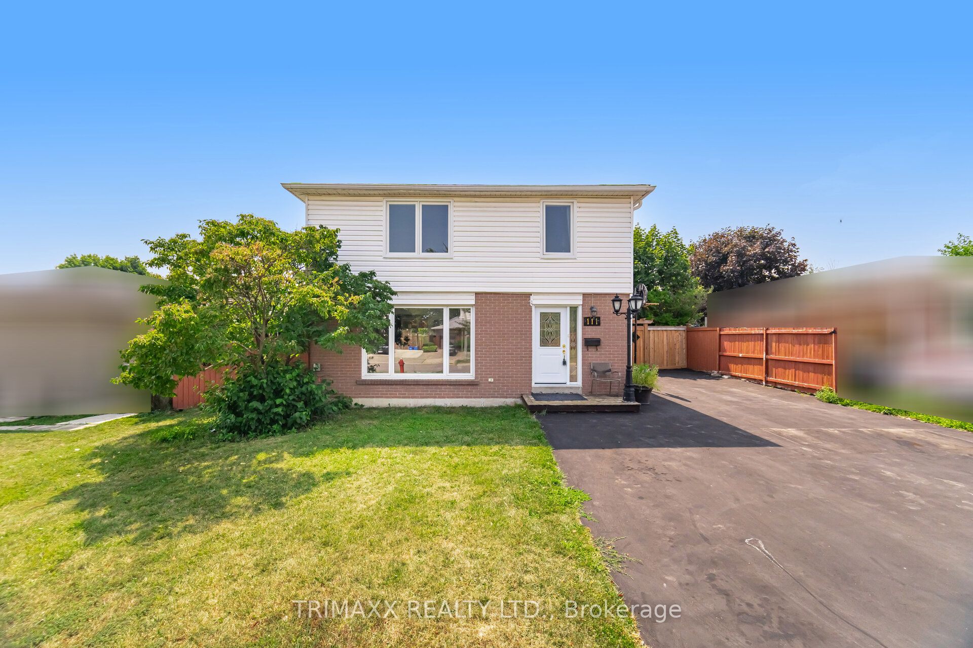 111 Folkstone Cres Property Photo 1