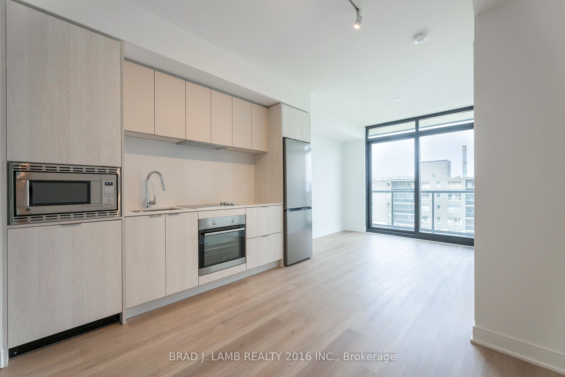 86 Dundas St E Property Photo 1
