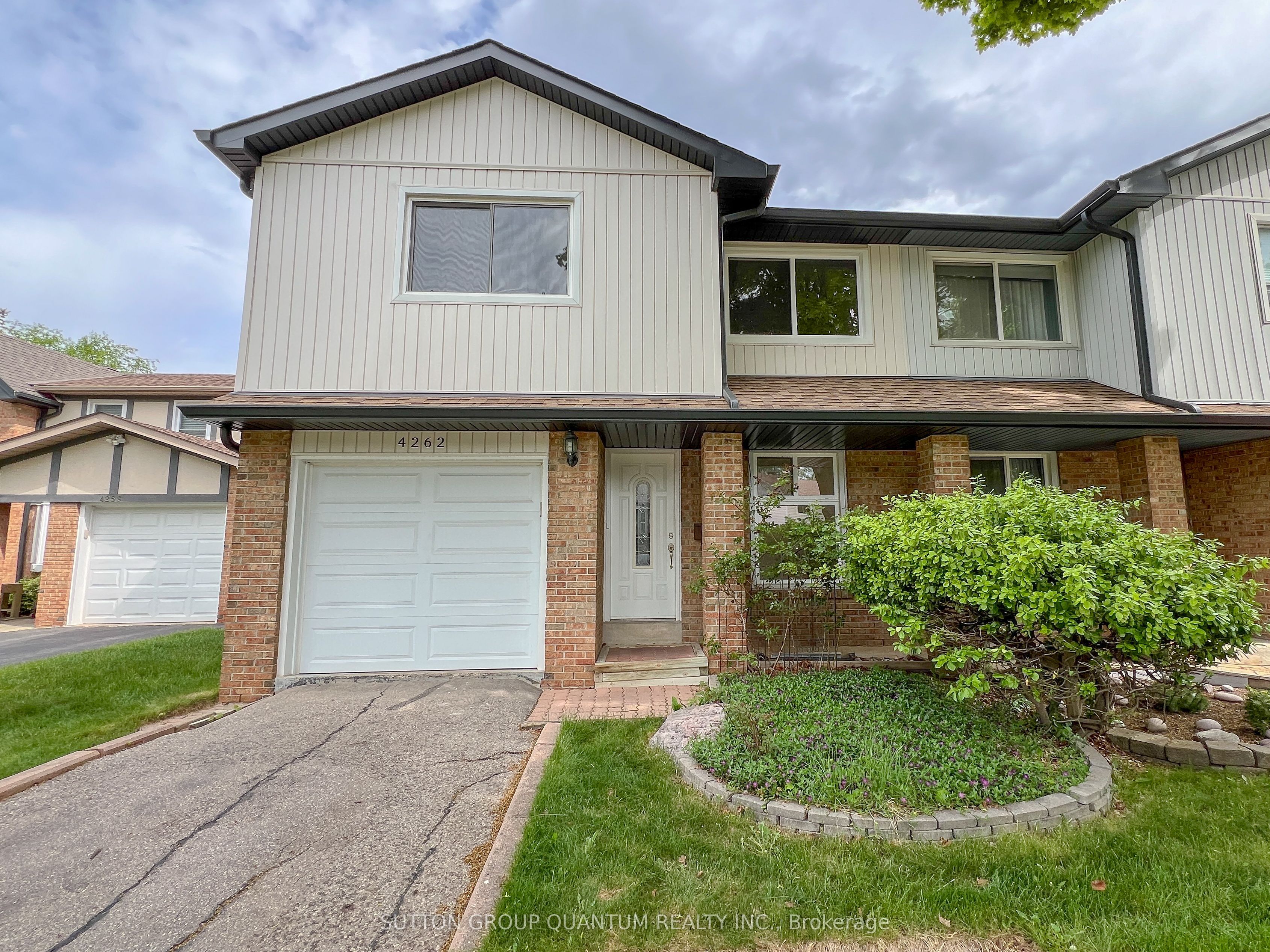 4262 Jefton Cres Property Photo 1