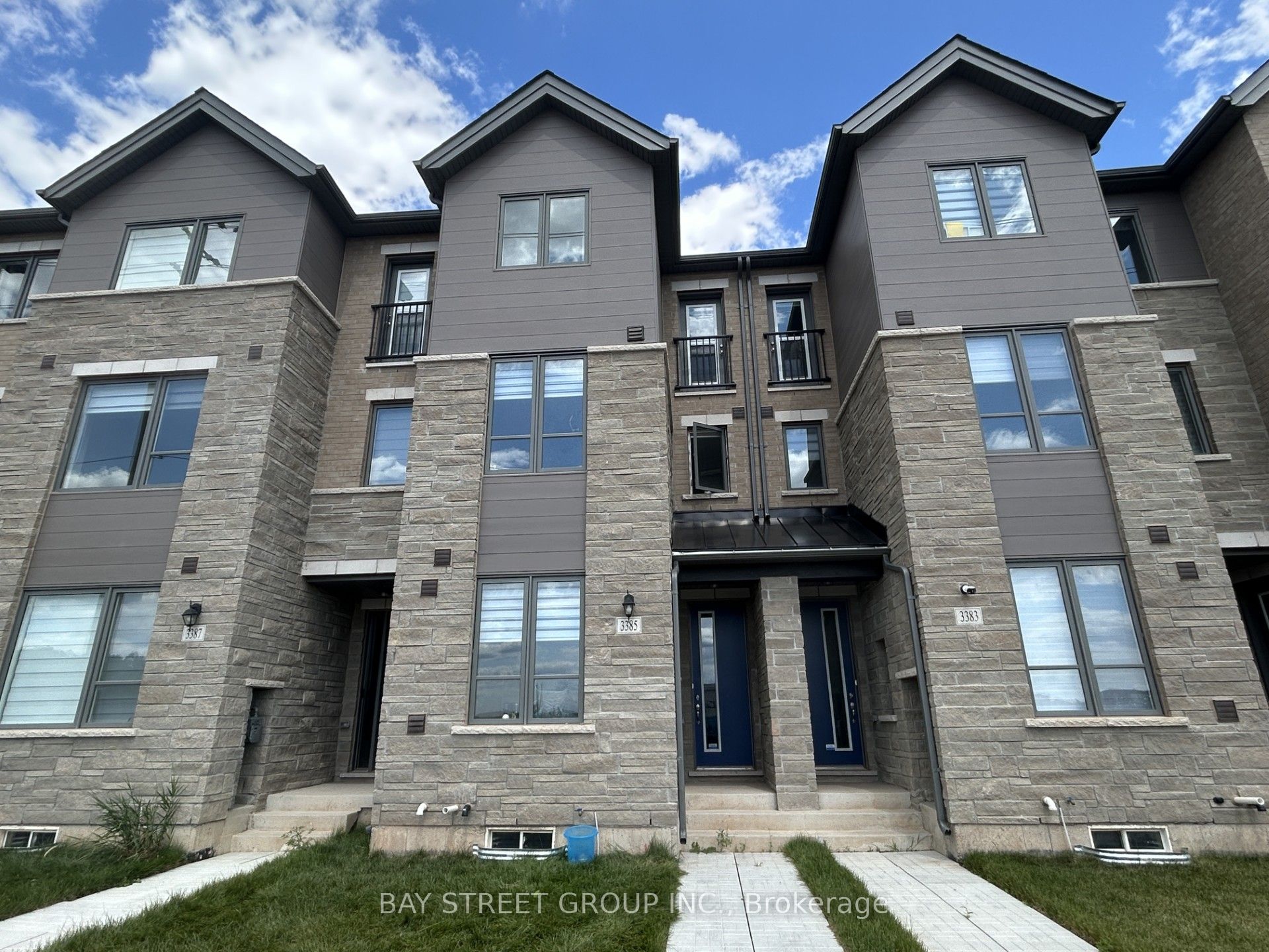 3385 6th Line Property Photo 1