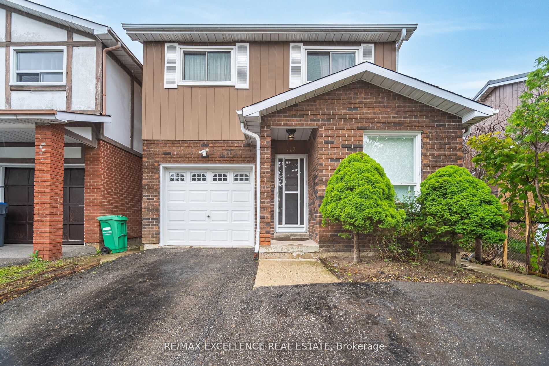 112 Elderwood Pl Property Photo 1