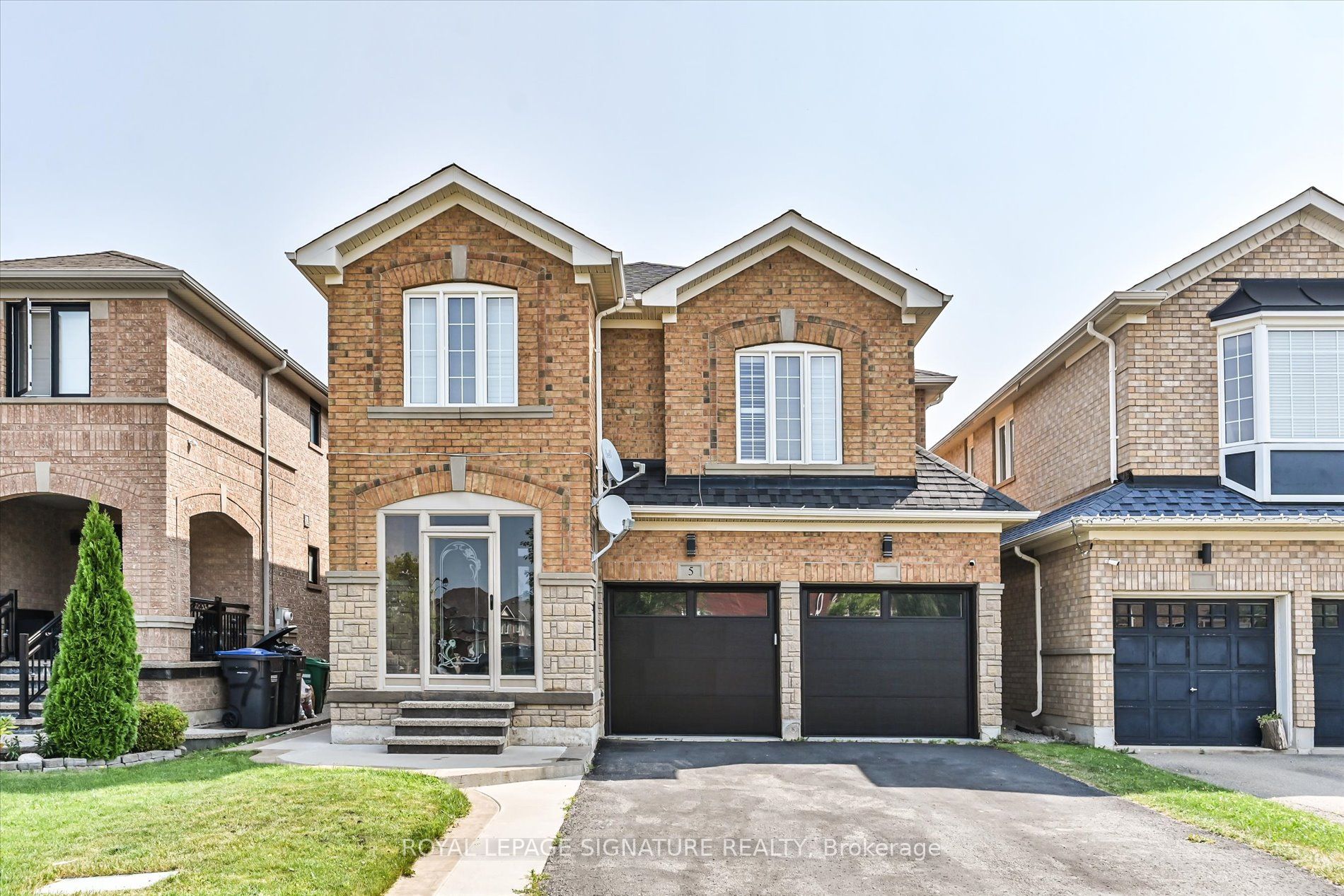 5 Thornbush Boulevard Property Photo 1