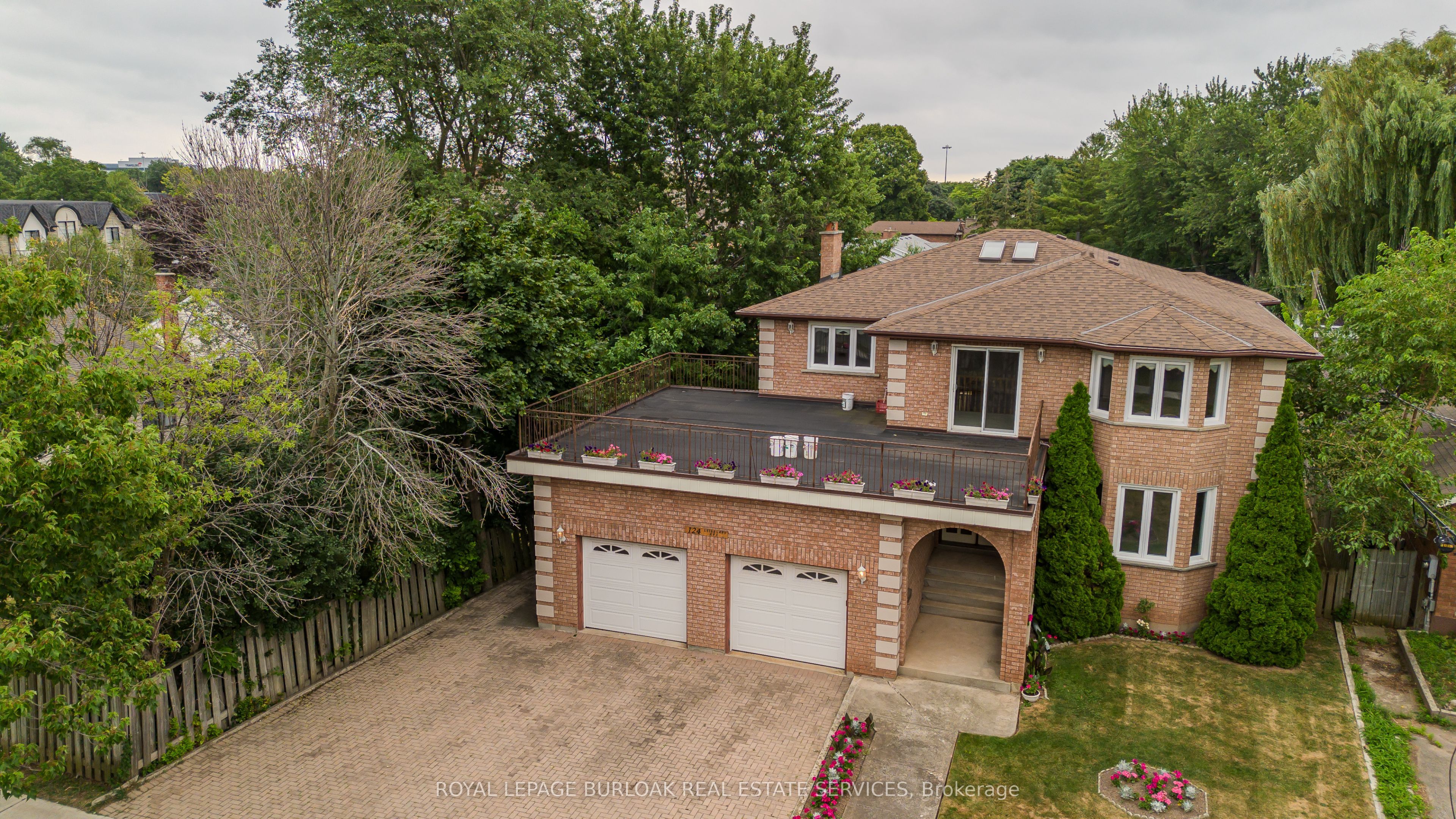 124 Leighland Ave Property Photo 1