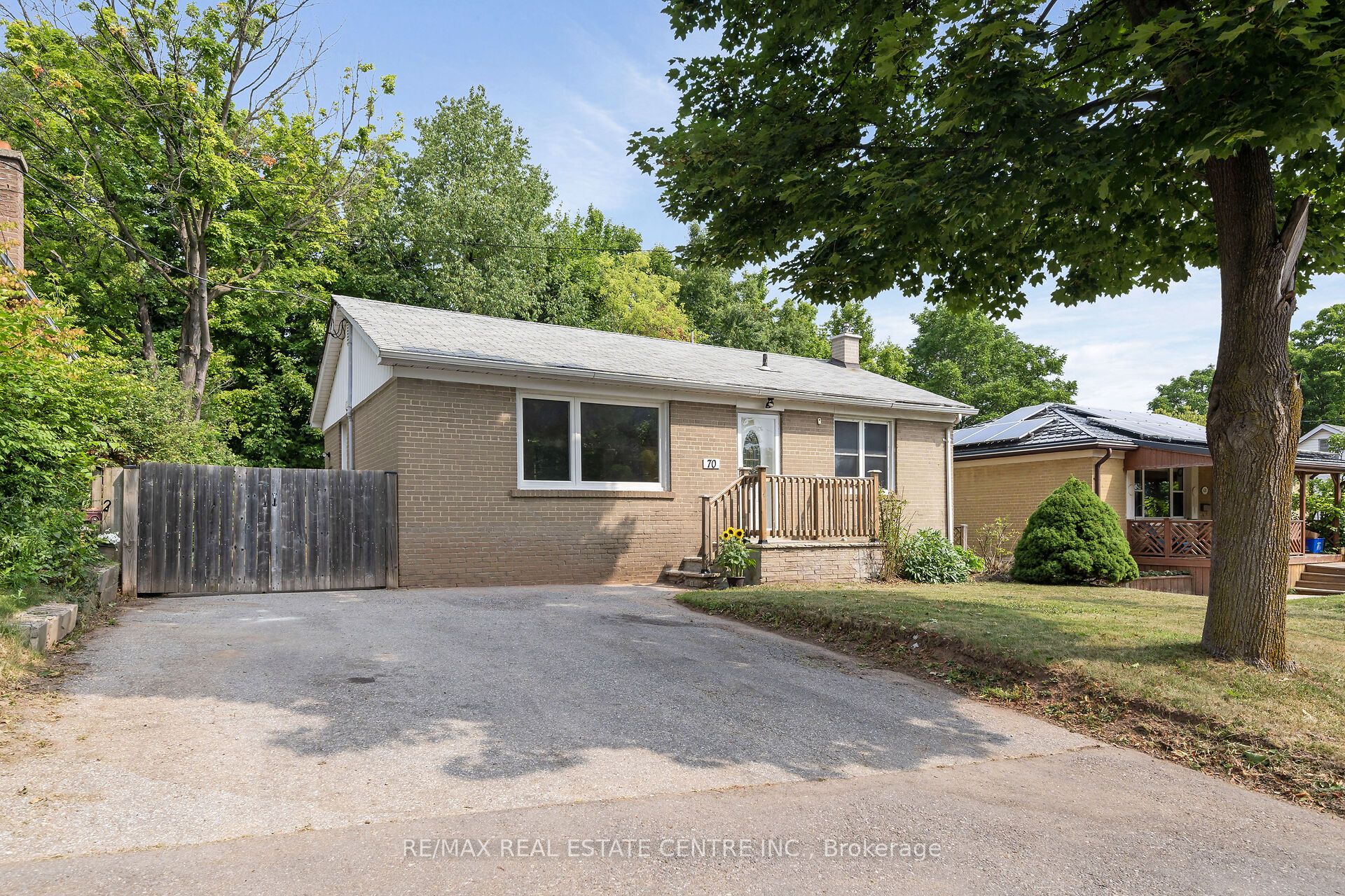 70 Dayfoot Dr Property Photo 1
