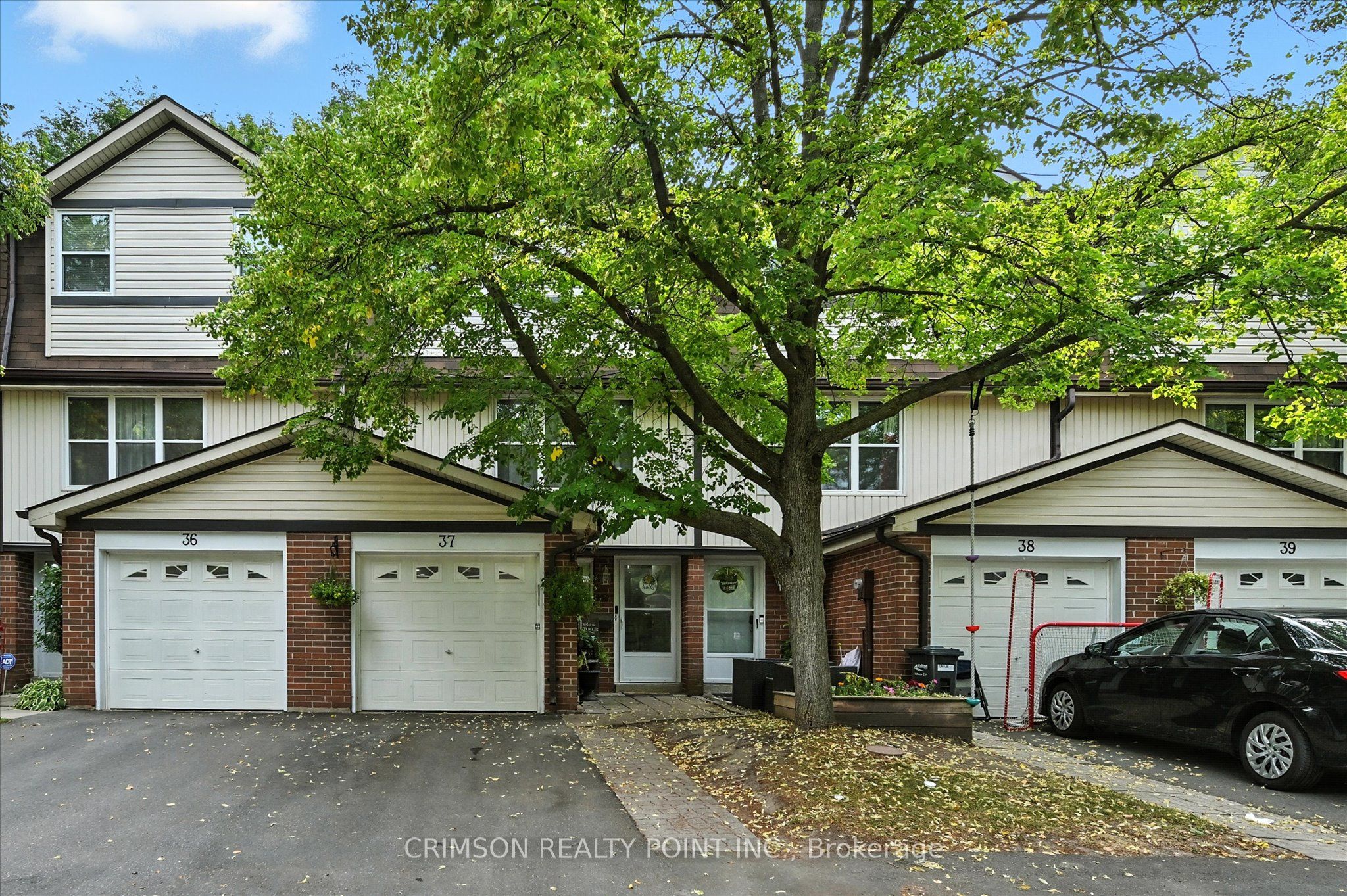 235 Bronte St S Property Photo 1