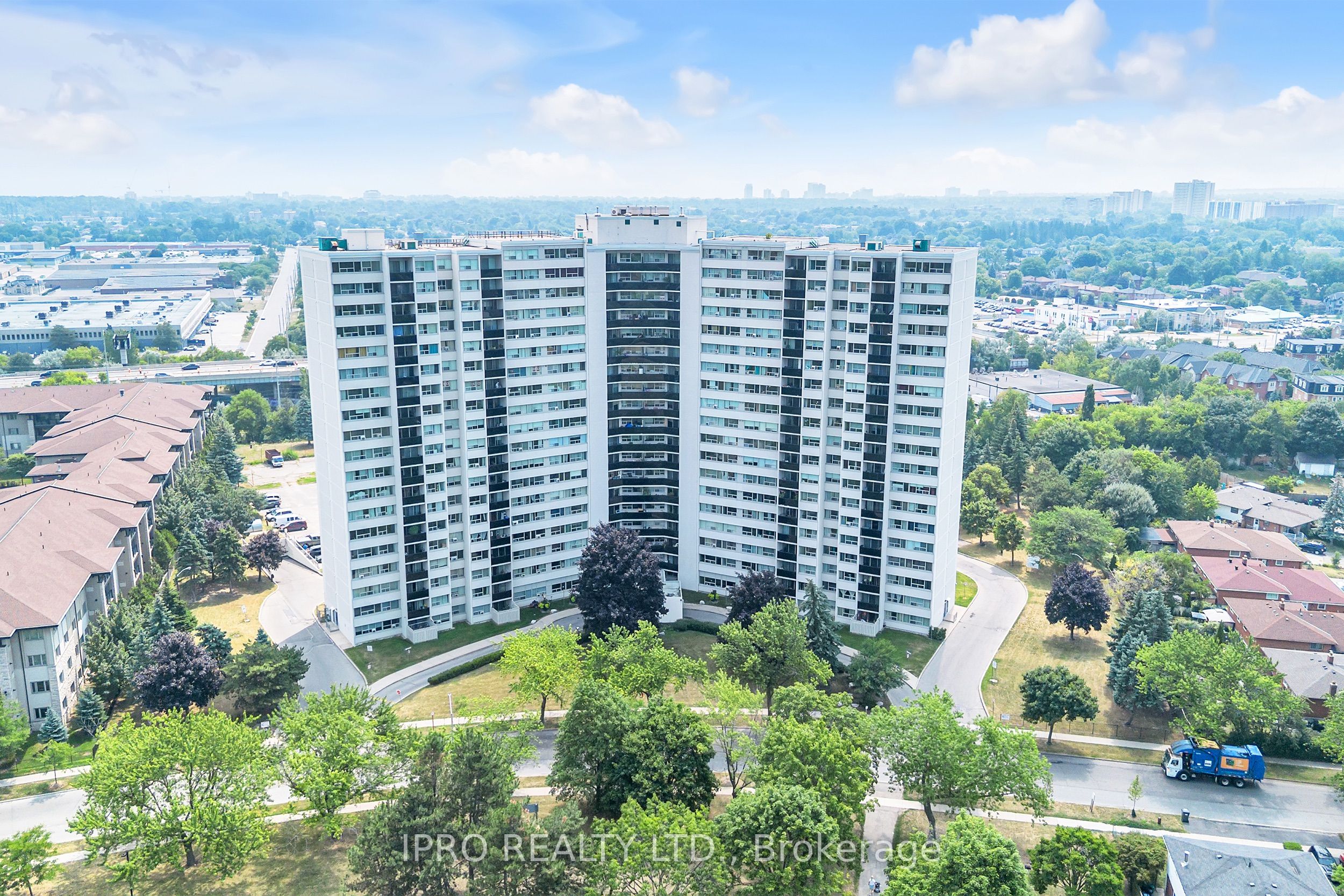 530 Lolita Gdns Property Photo 1
