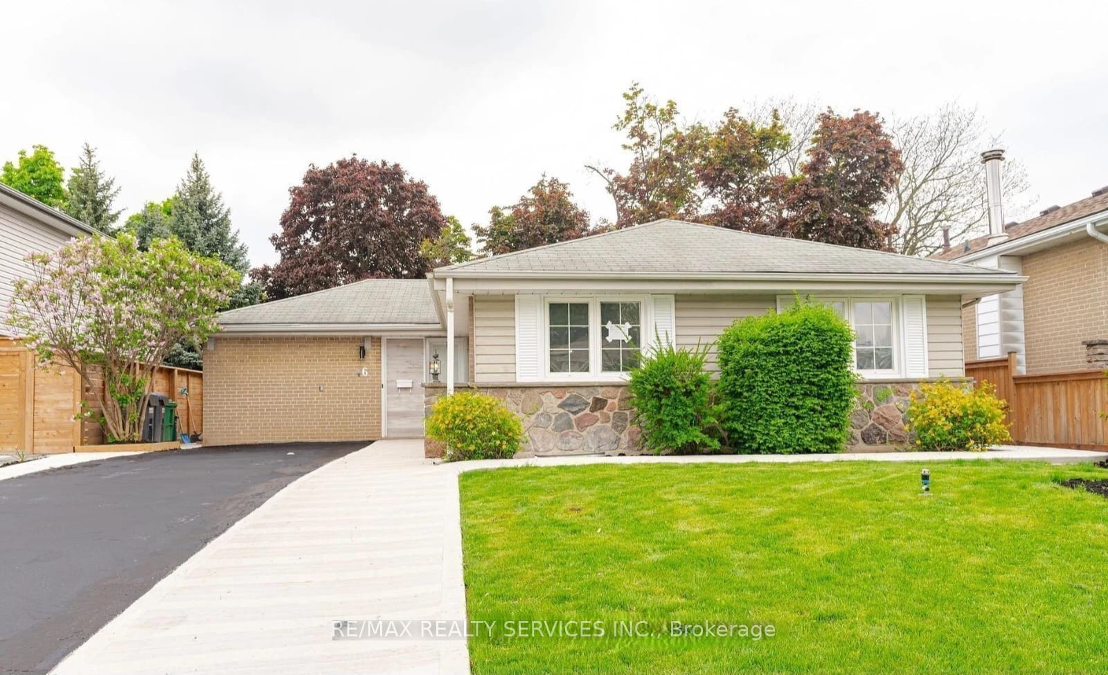 46 Staveley Cres Property Photo 1