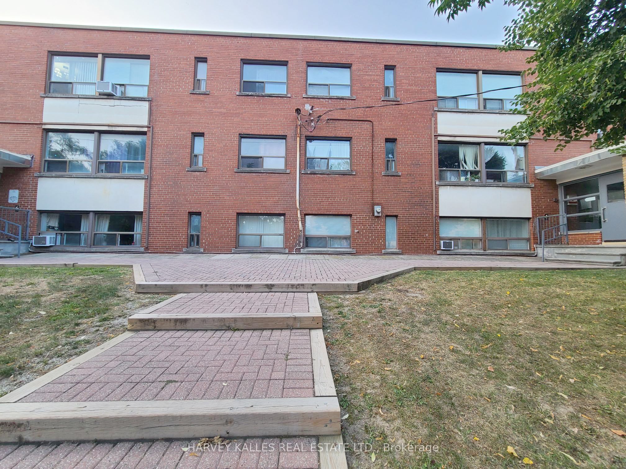 4 Greenbrook Drive 2 Property Photo 1