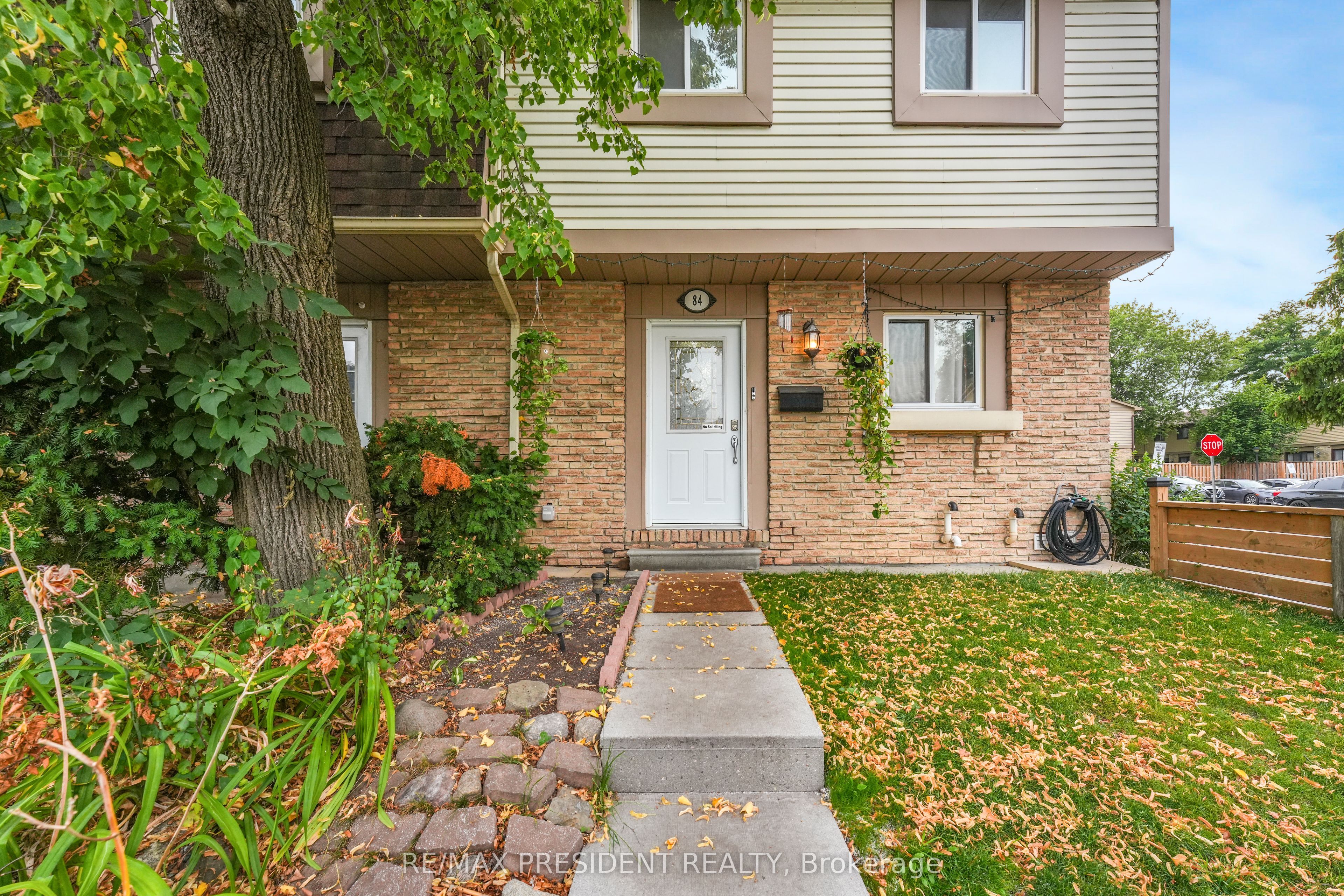 93 Hansen Road N 84 Property Photo 1