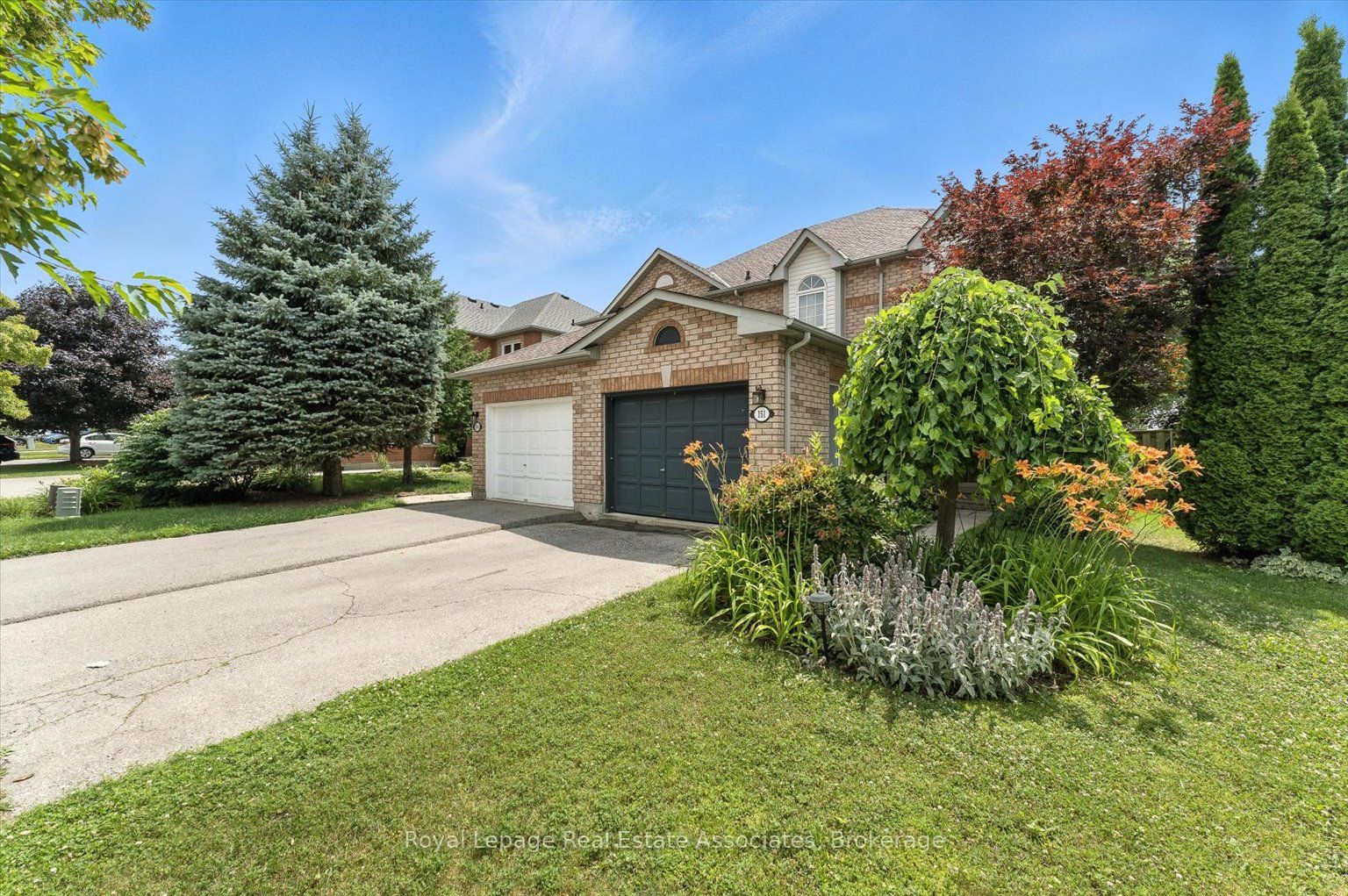 151 Mowat Cres Property Photo 1
