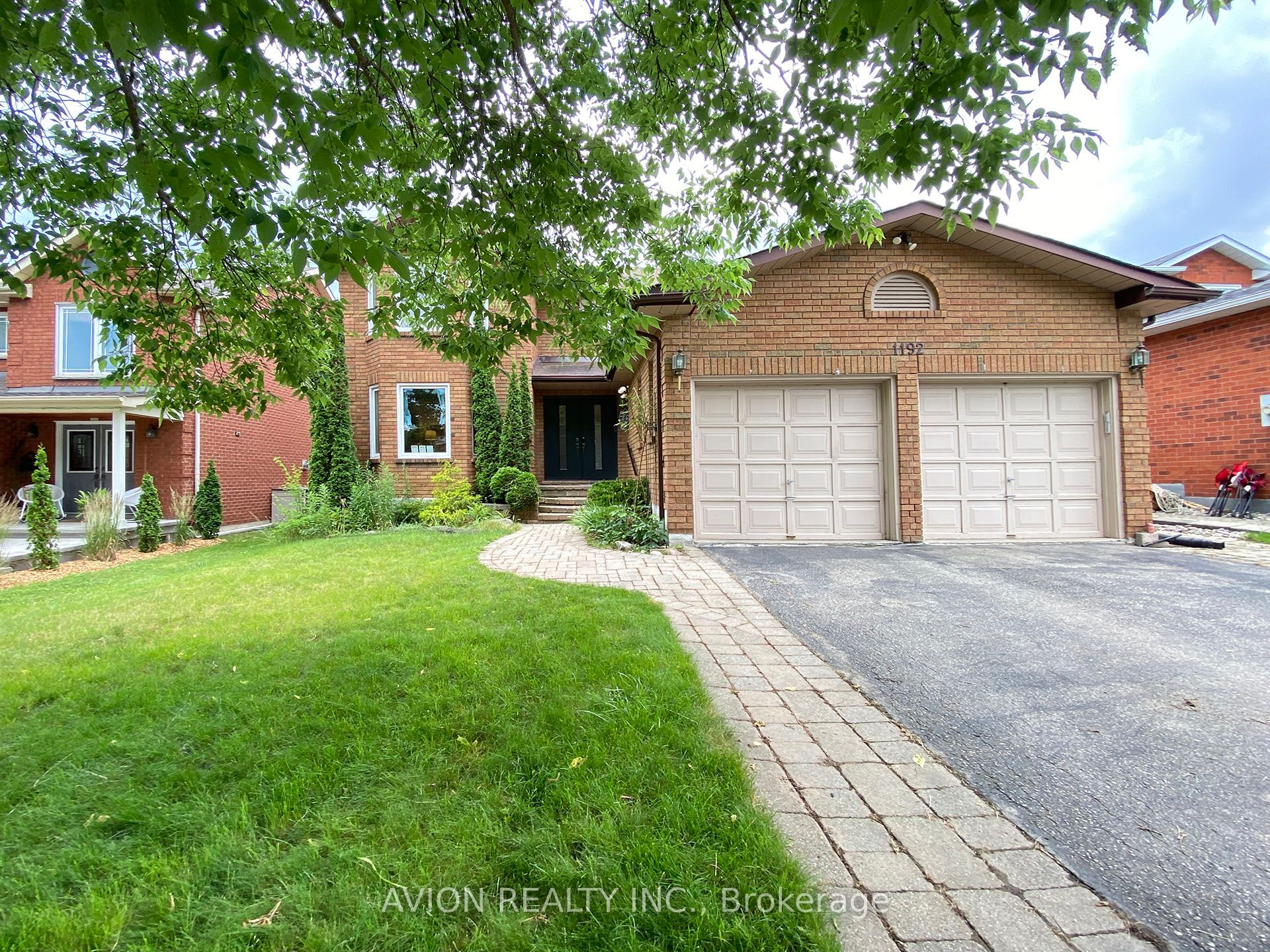 1192 Thoresby Dr Property Photo 1