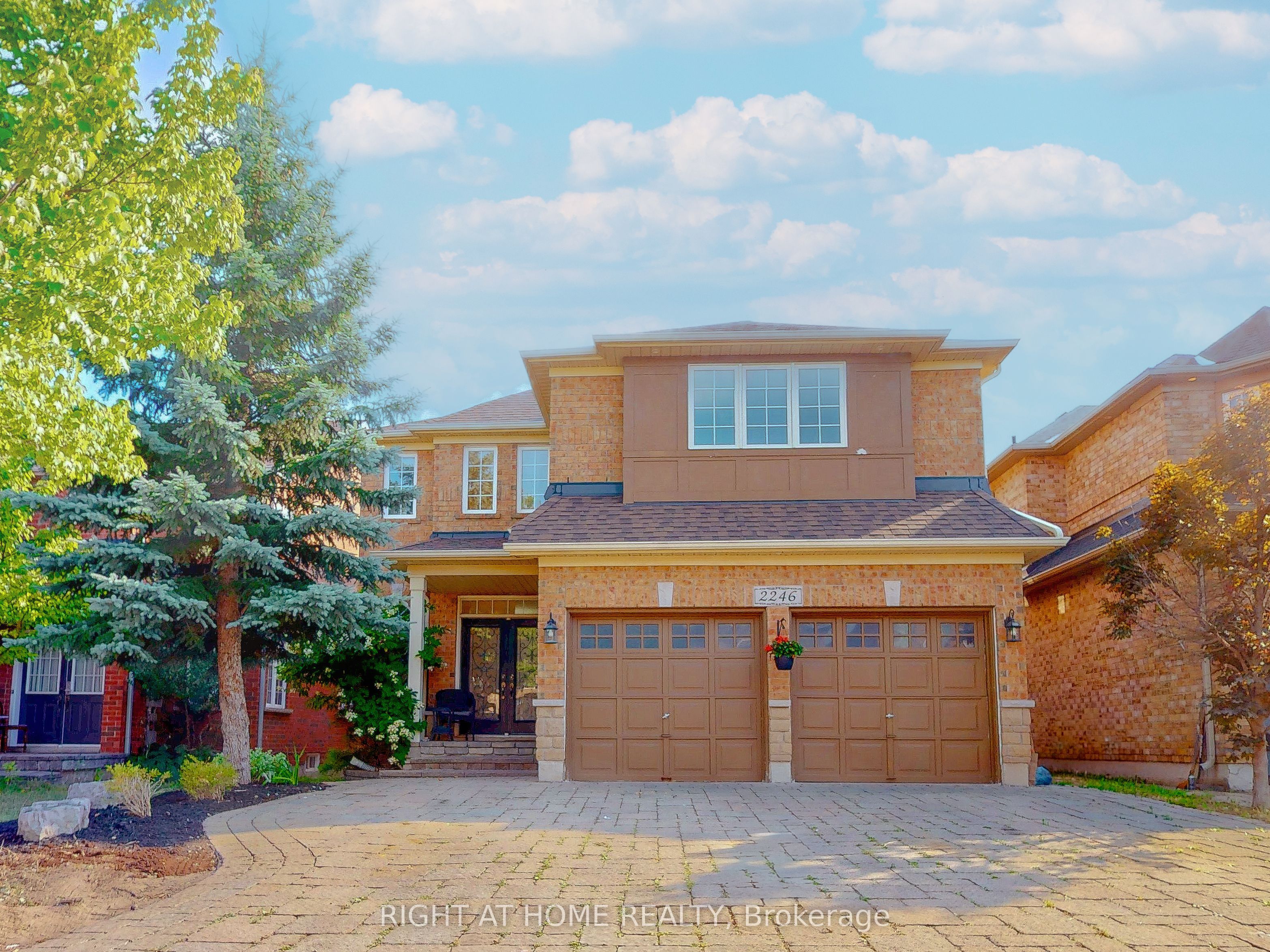 2246 Whistling Springs Cres Property Photo 1