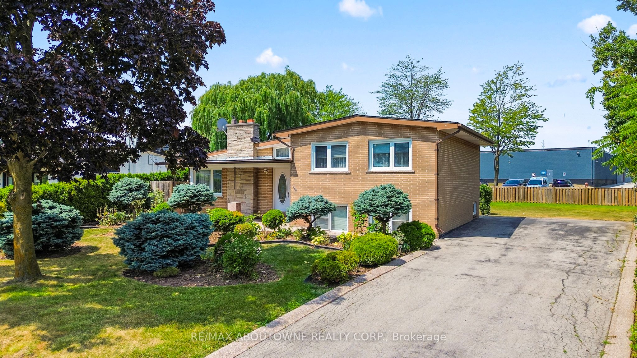 517 Pinegrove Rd Property Photo 1
