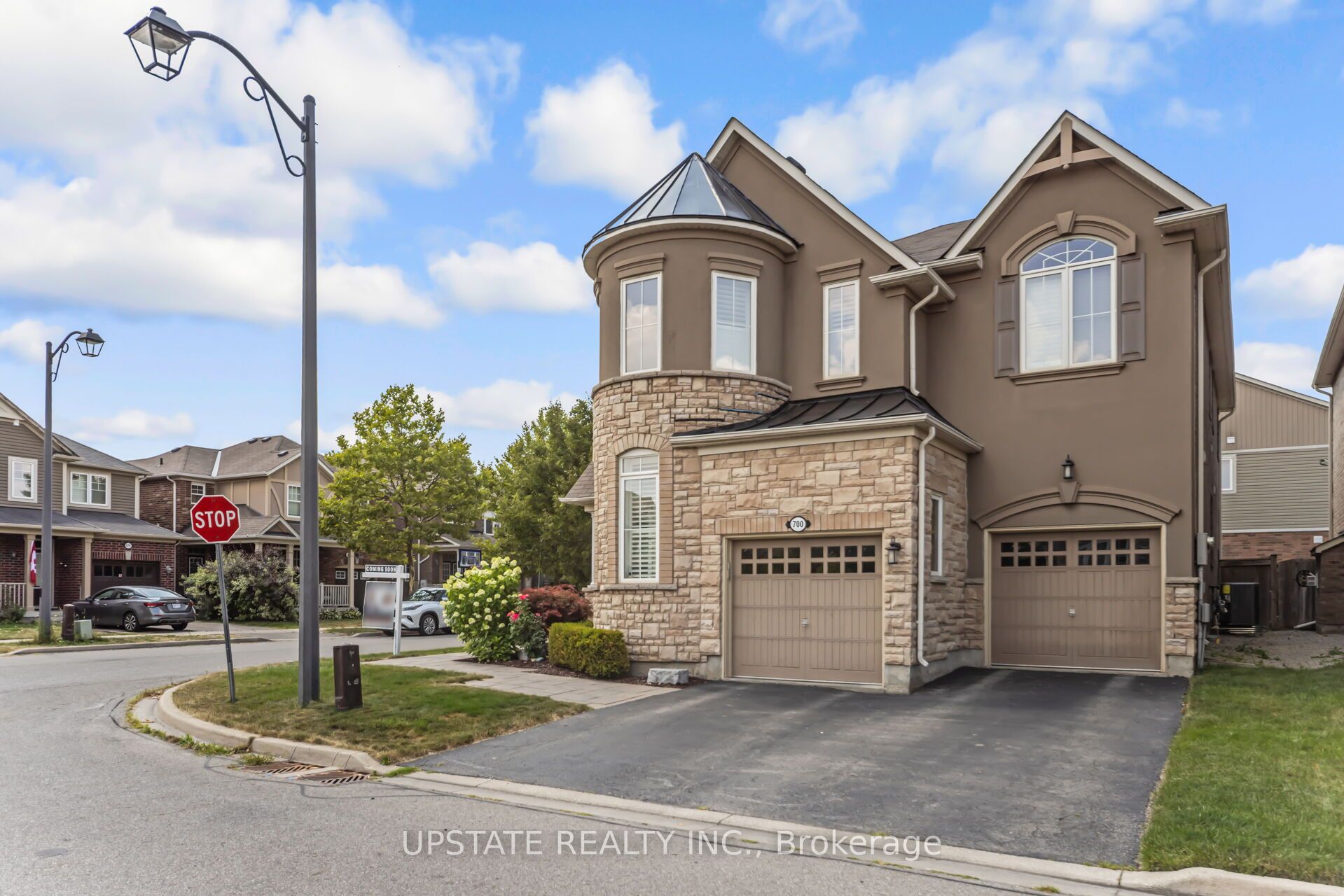 700 Gervais Terrace Property Photo 1