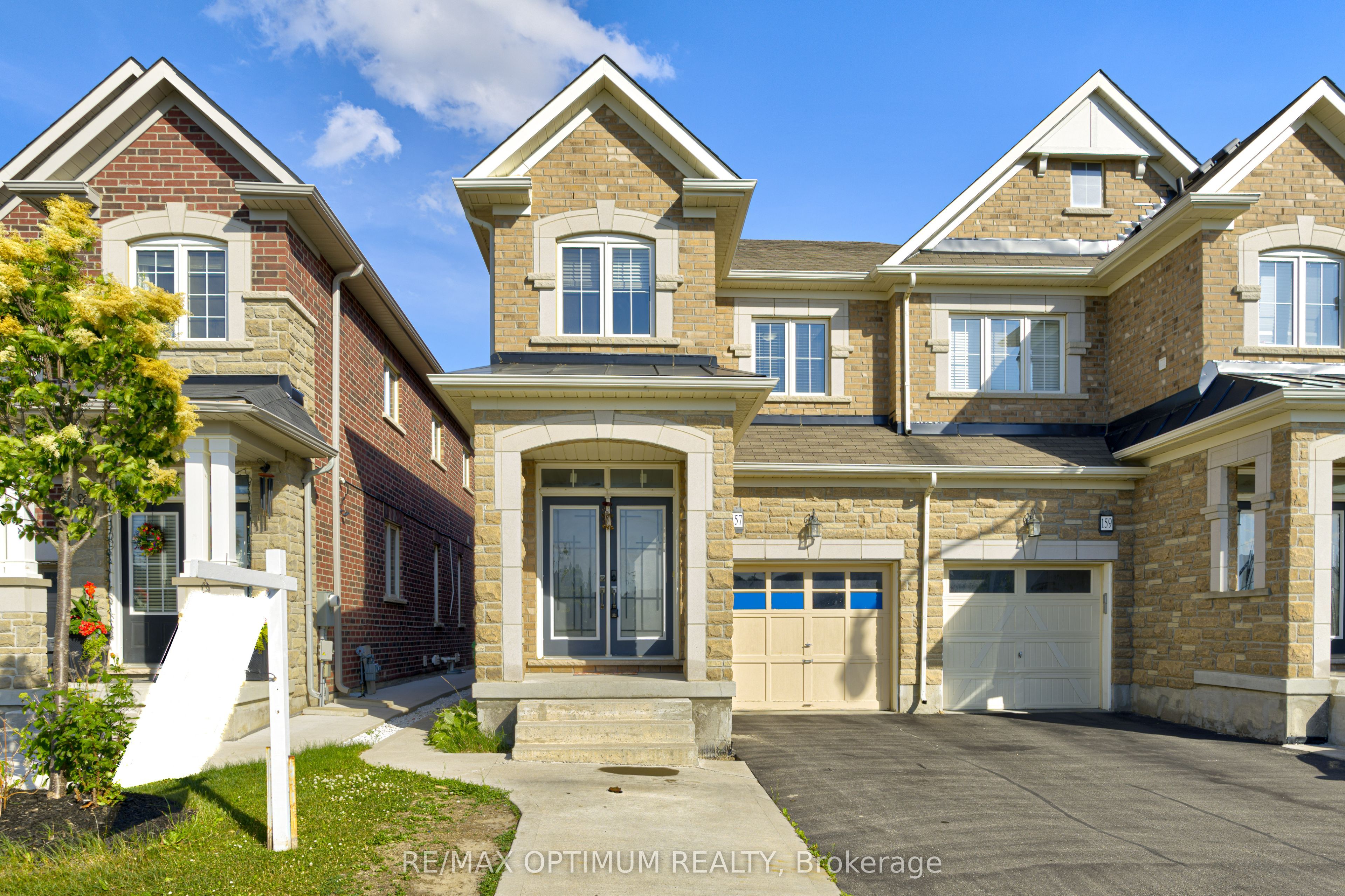 157 Baffin Crescent Property Photo 2