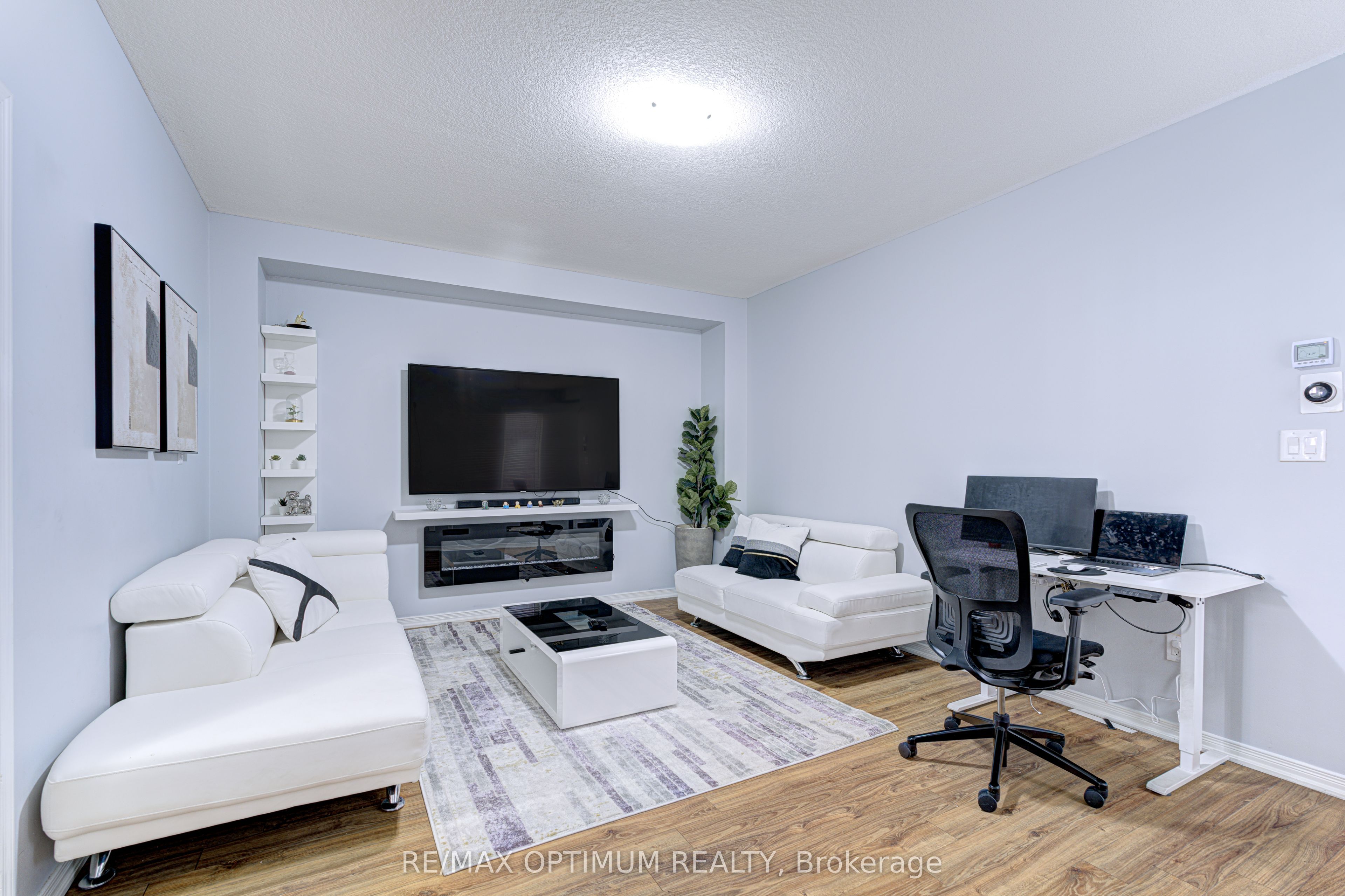 157 Baffin Crescent Property Photo 5