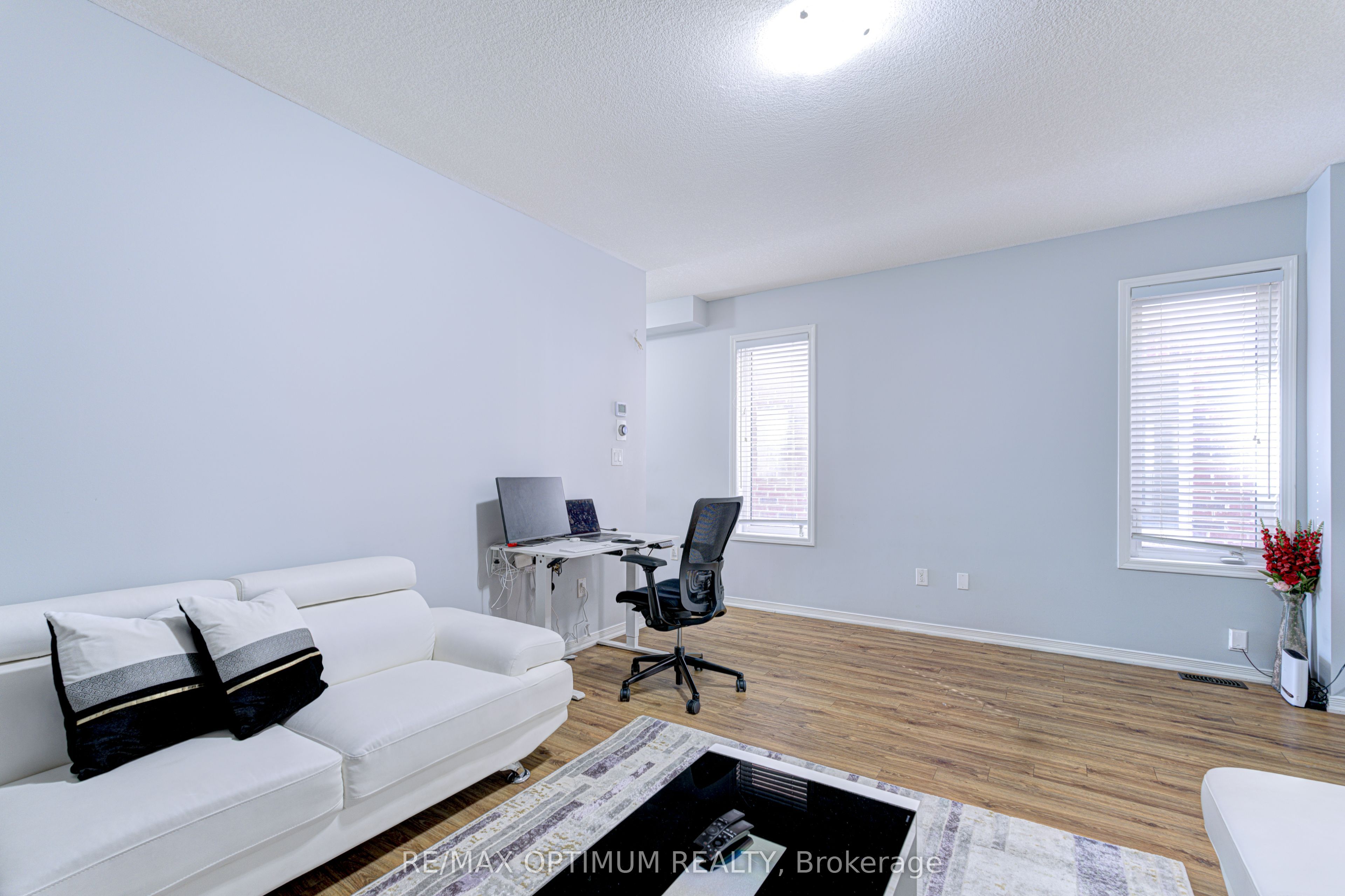 157 Baffin Crescent Property Photo 6