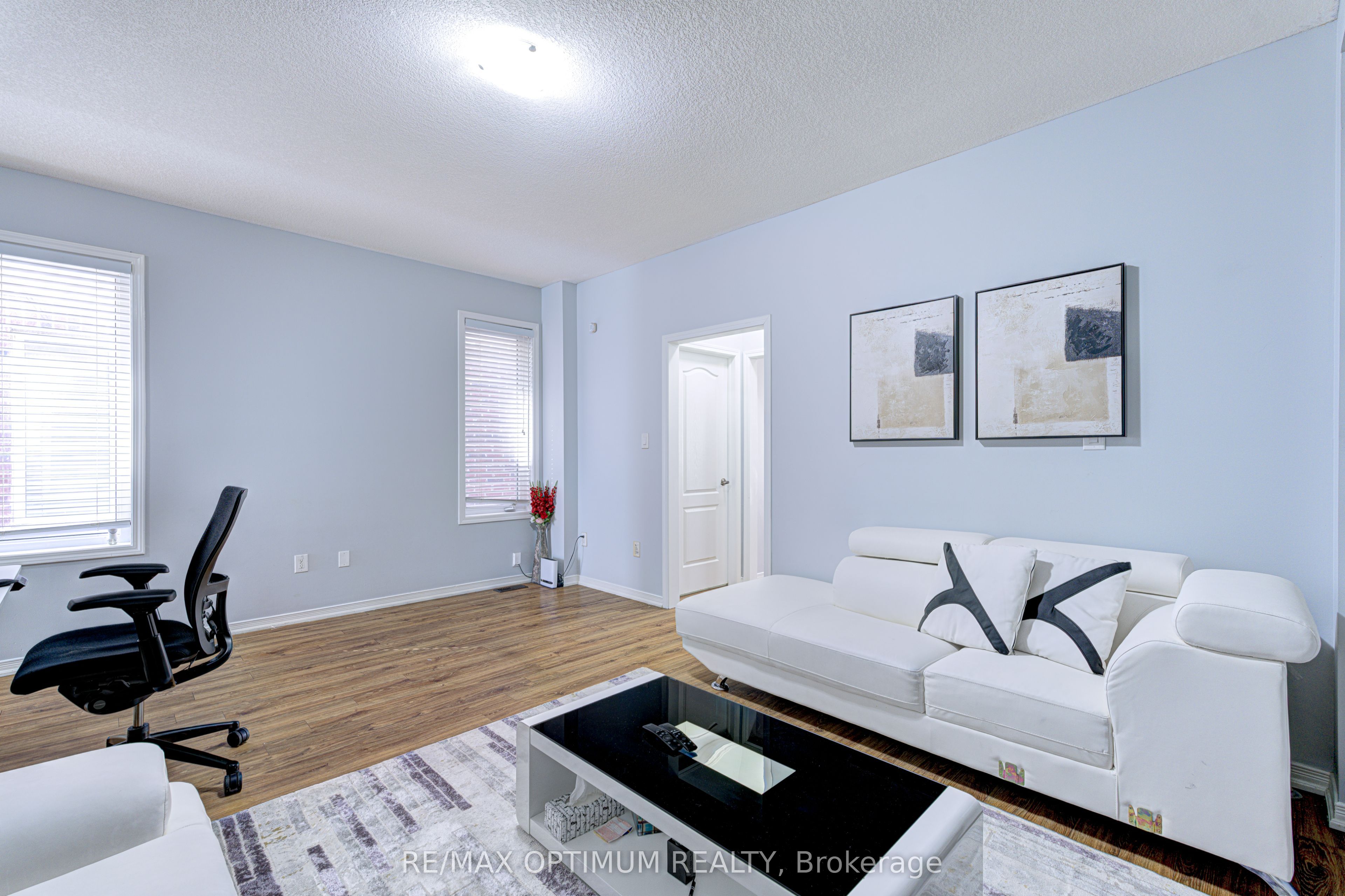 157 Baffin Crescent Property Photo 7