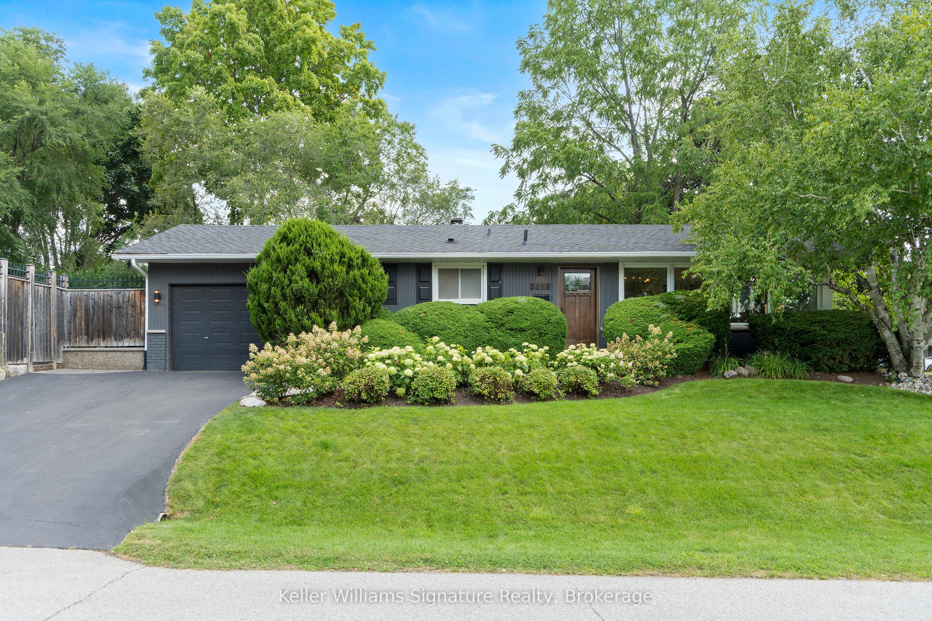 1225 Elgin Crescent Property Photo 1