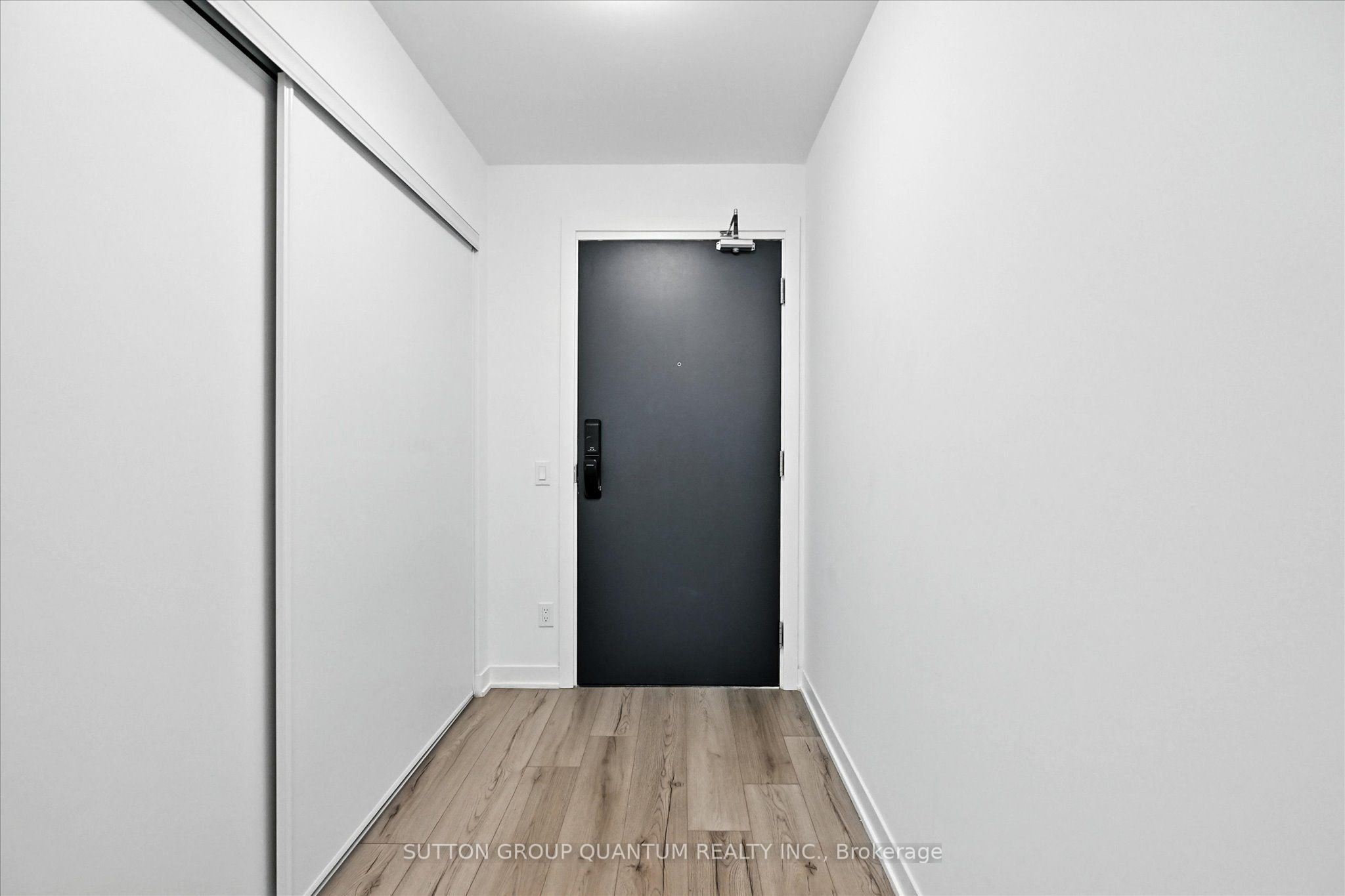 405 Dundas Street W Ph06 Property Photo 6