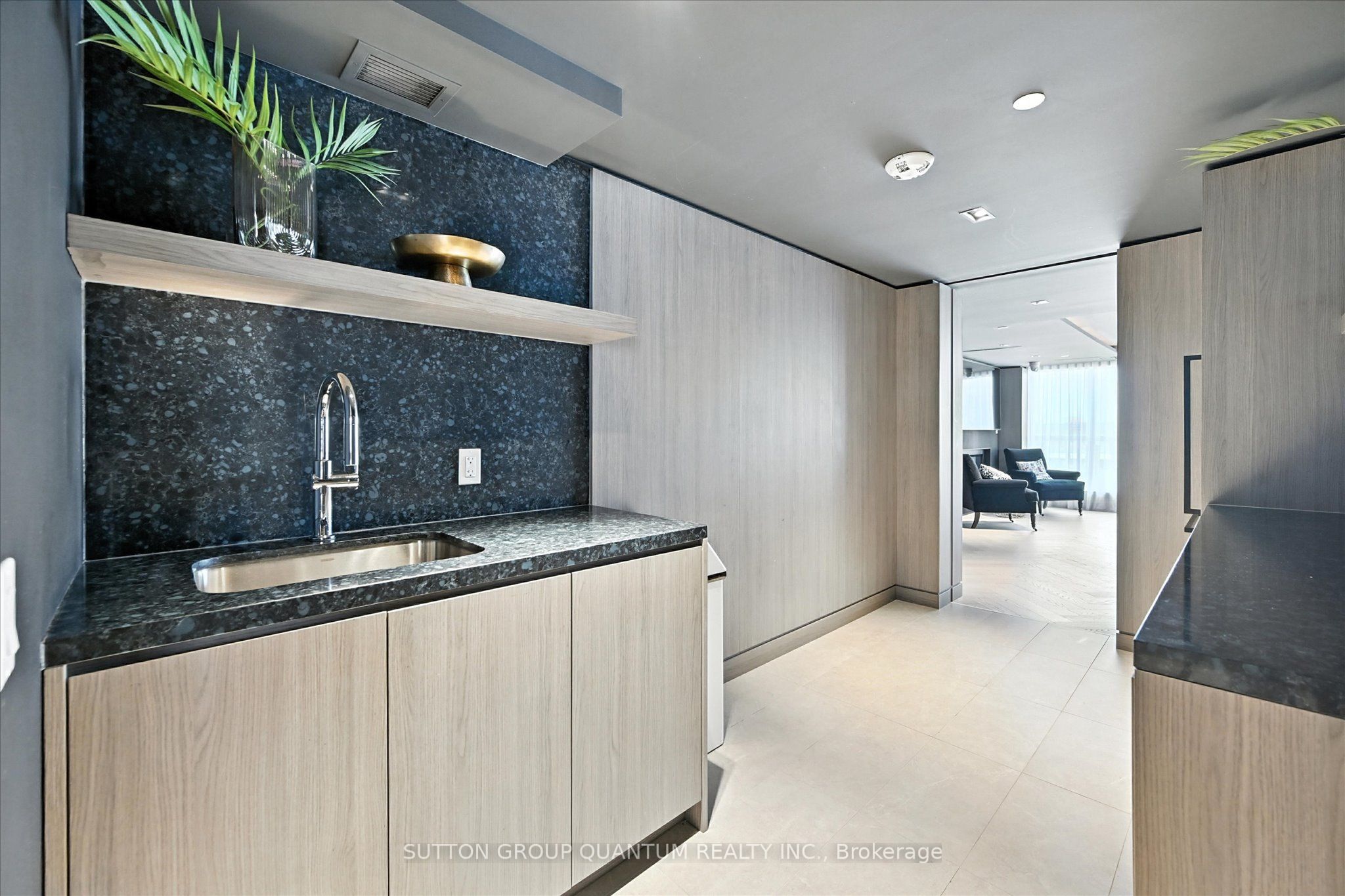 405 Dundas Street W Ph06 Property Photo 32