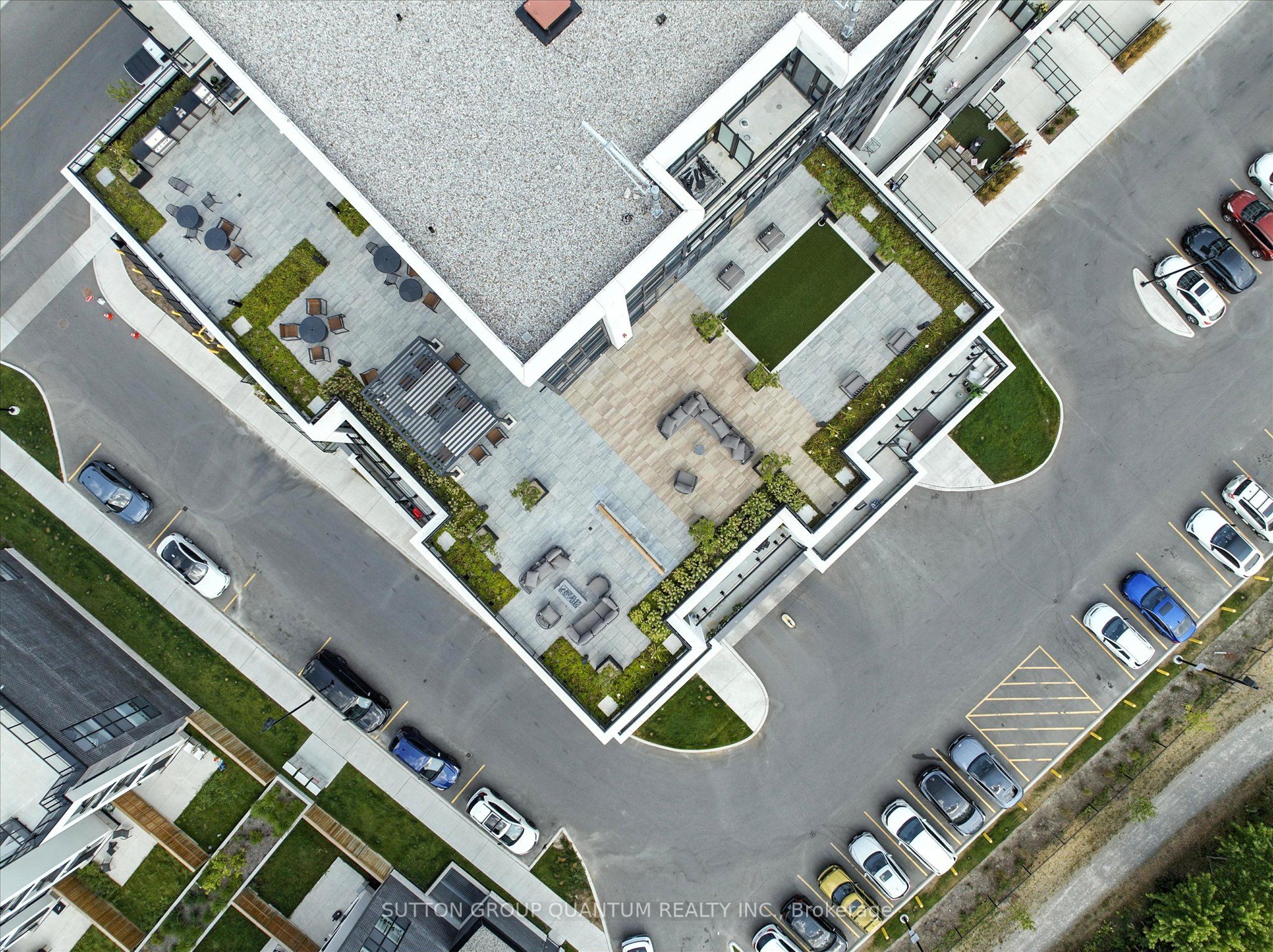 405 Dundas Street W Ph06 Property Photo 39