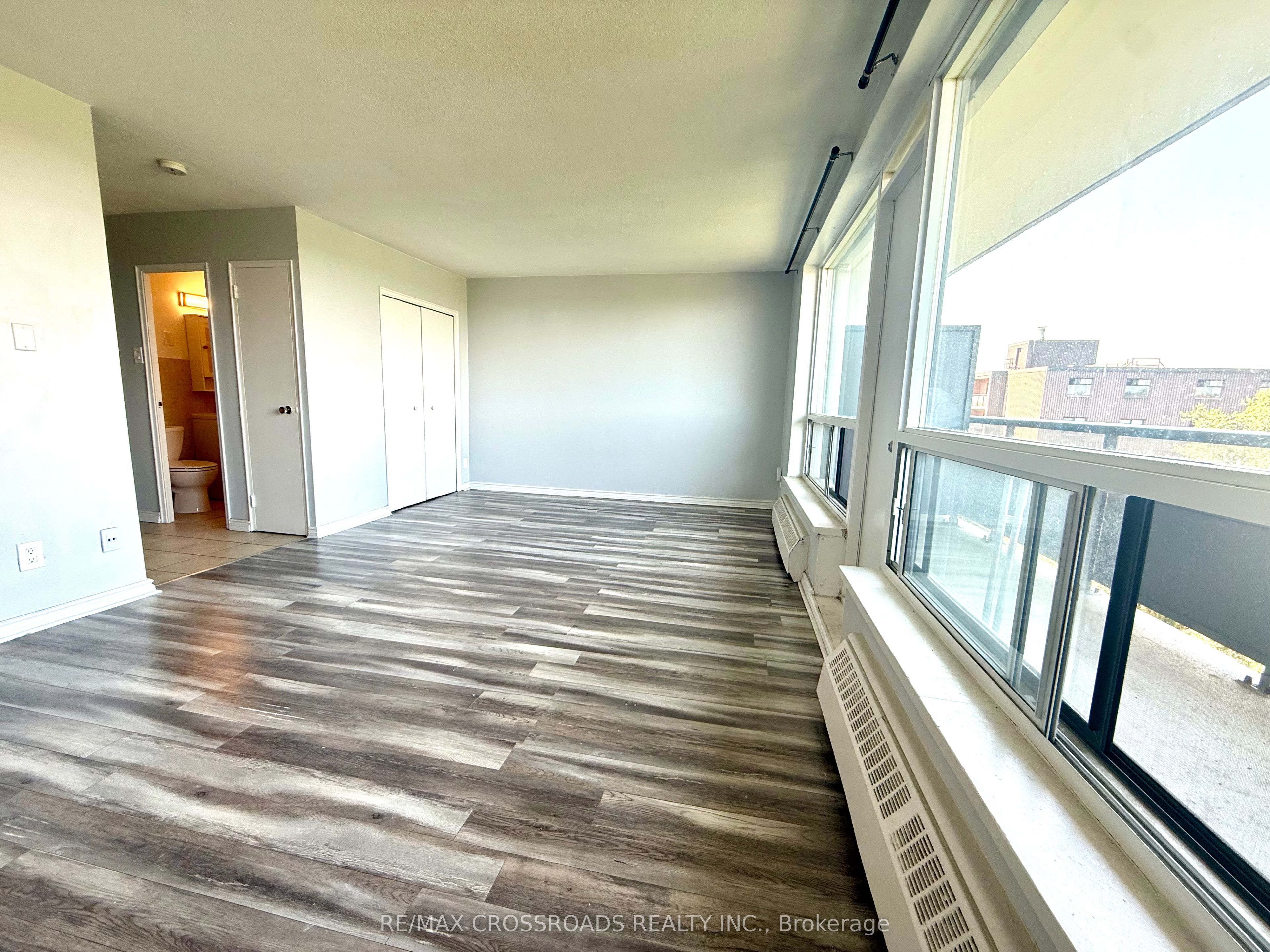 363 Lake Shore Rd E Property Photo 1