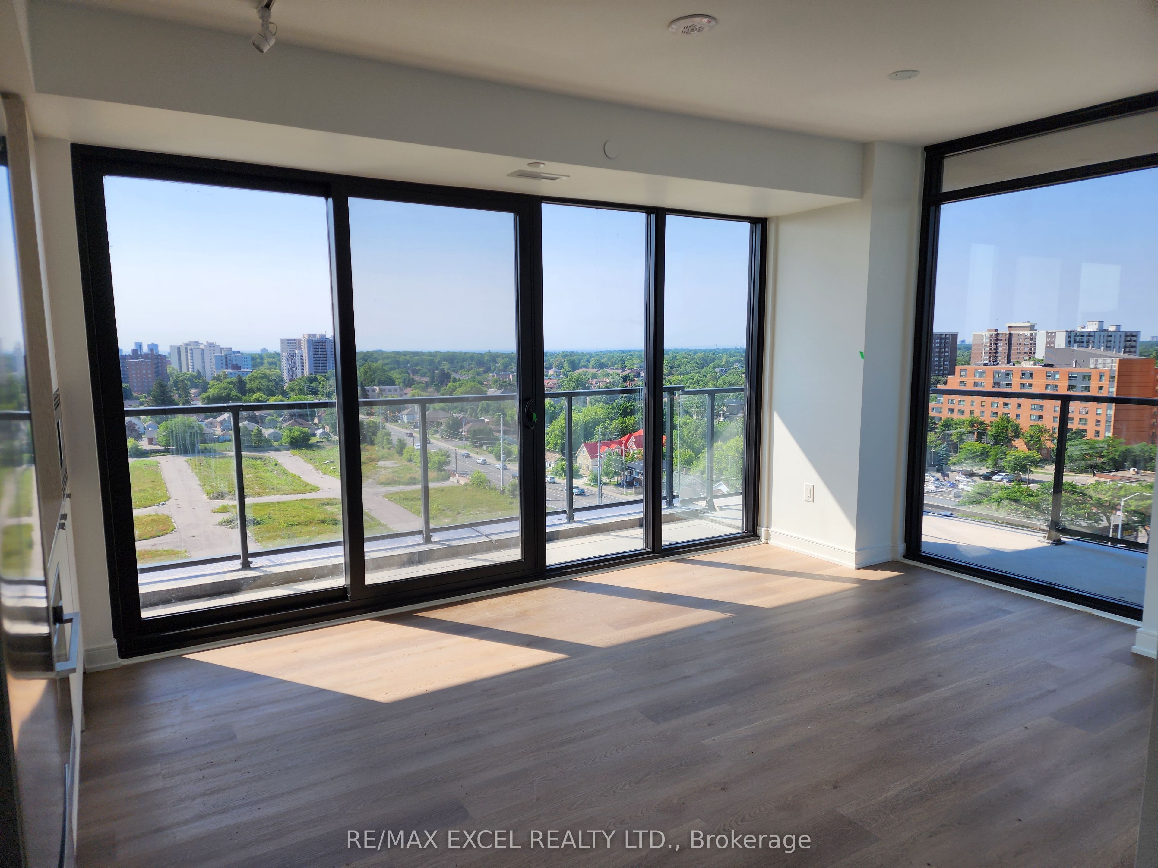 3009 Novar Rd Property Photo 1