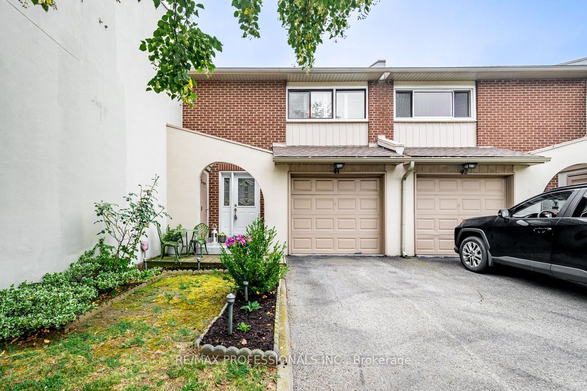 1180 Mississauga Valley Blvd Property Photo 1