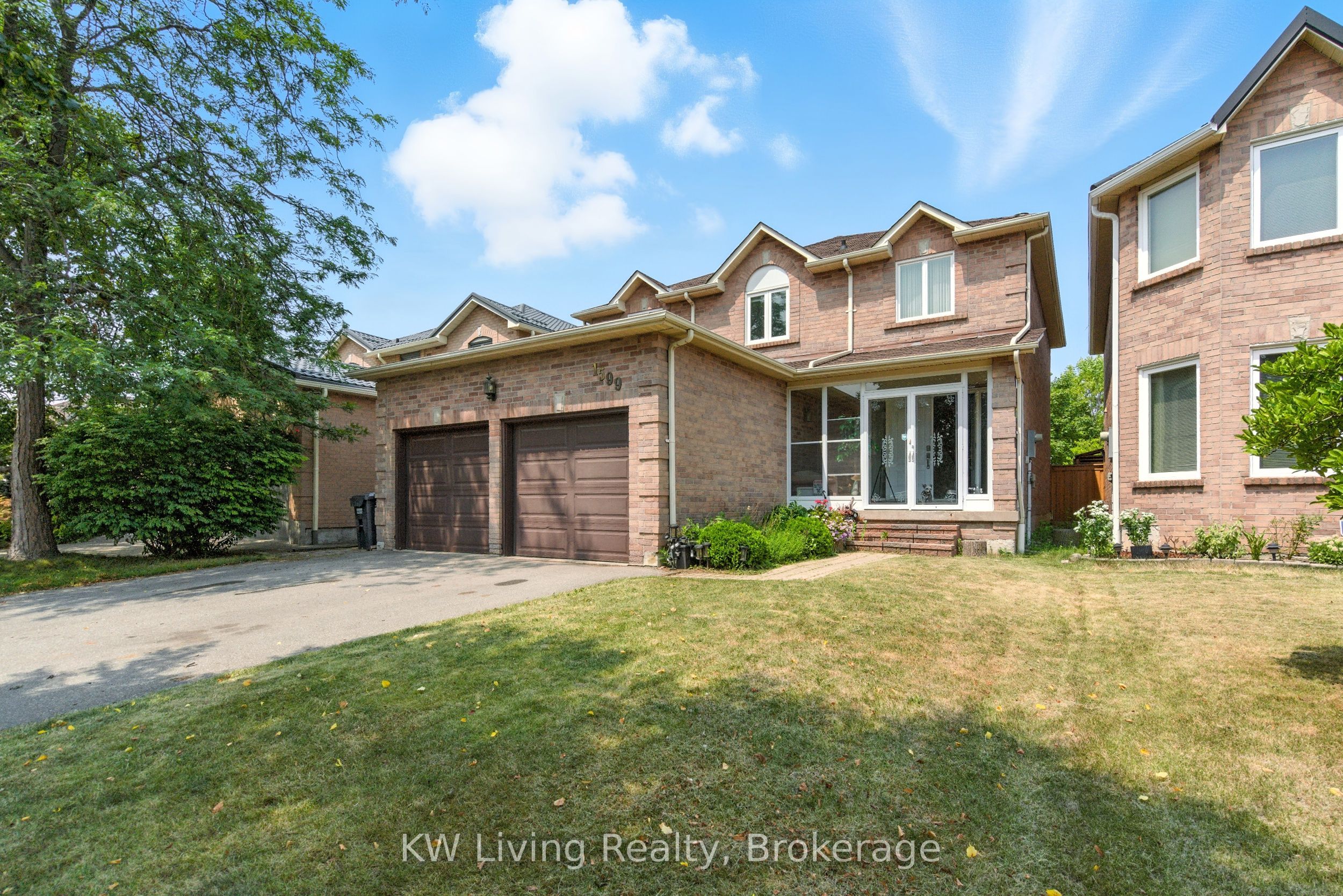 1599 Summergrove Cres Property Photo 1