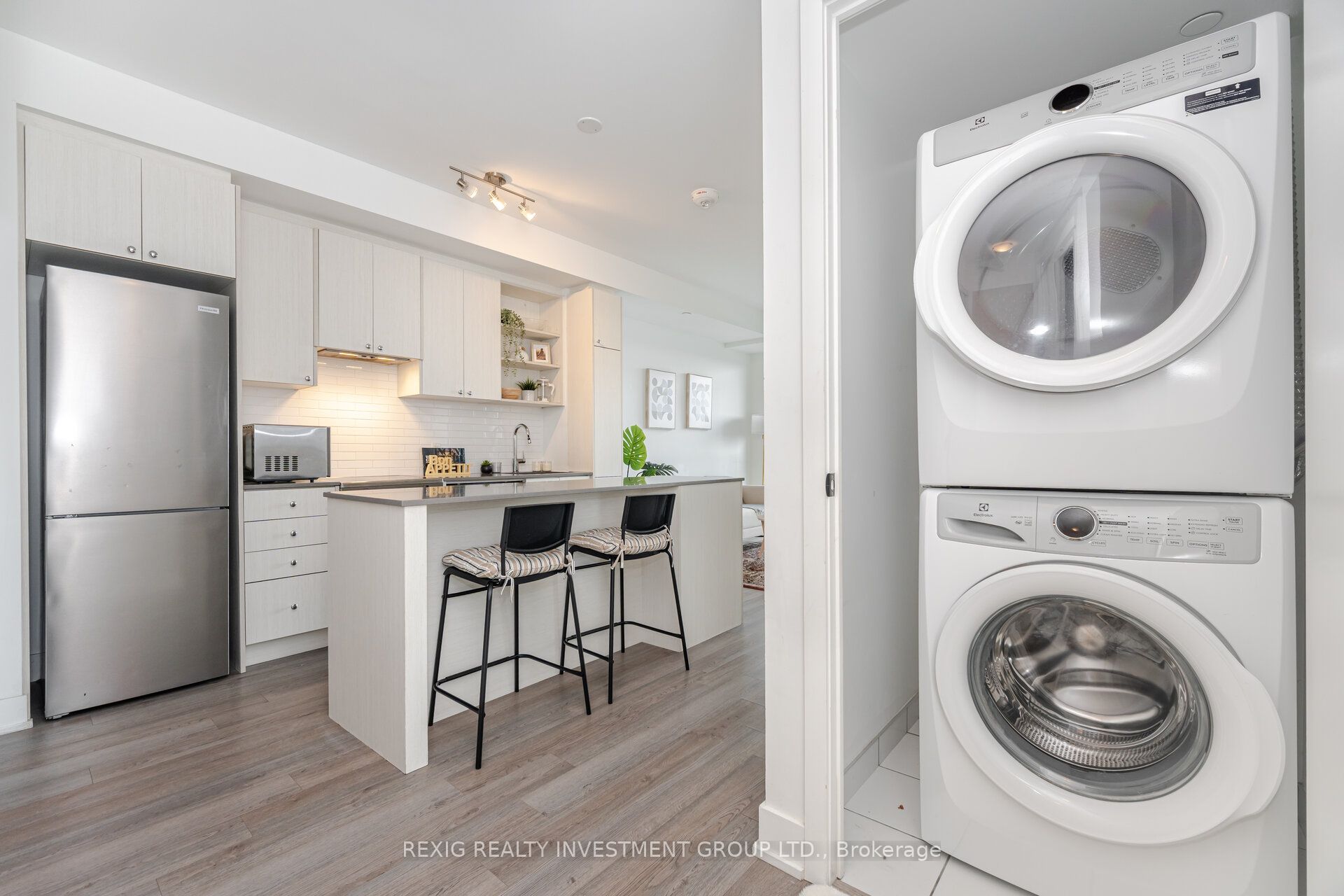 50 George Butchart Drive 723 Property Photo 4