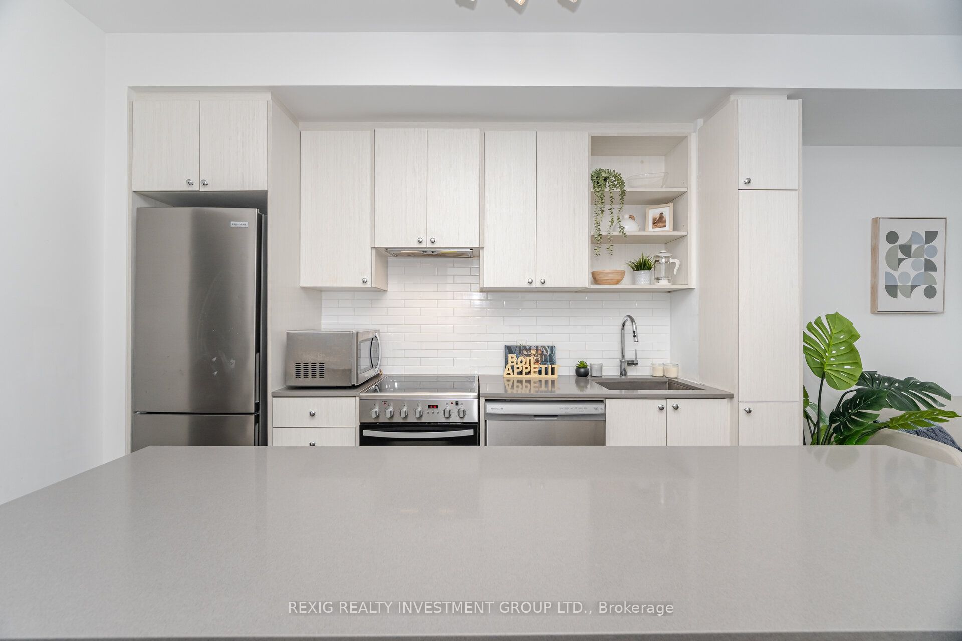 50 George Butchart Drive 723 Property Photo 6