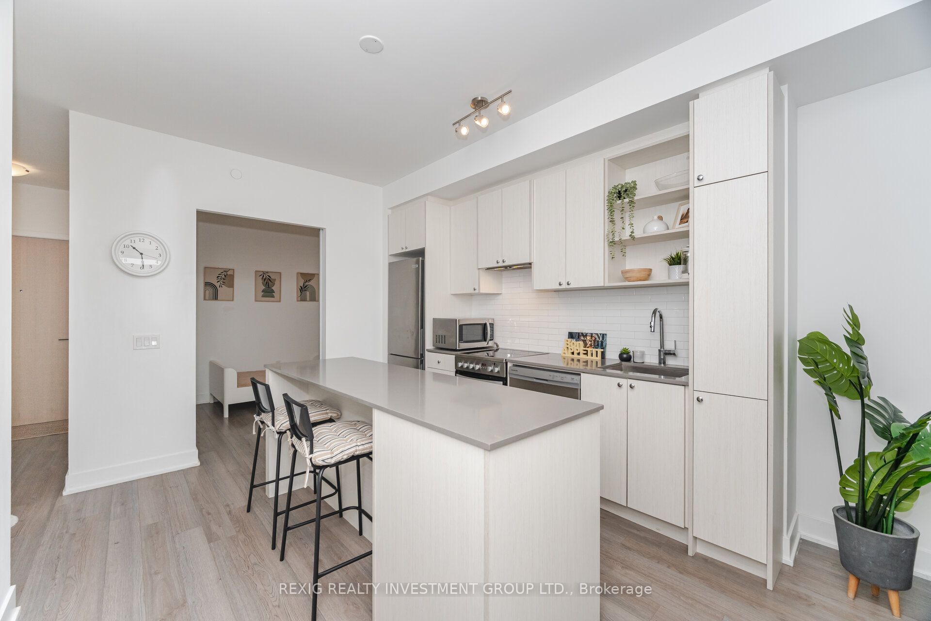 50 George Butchart Drive 723 Property Photo 7