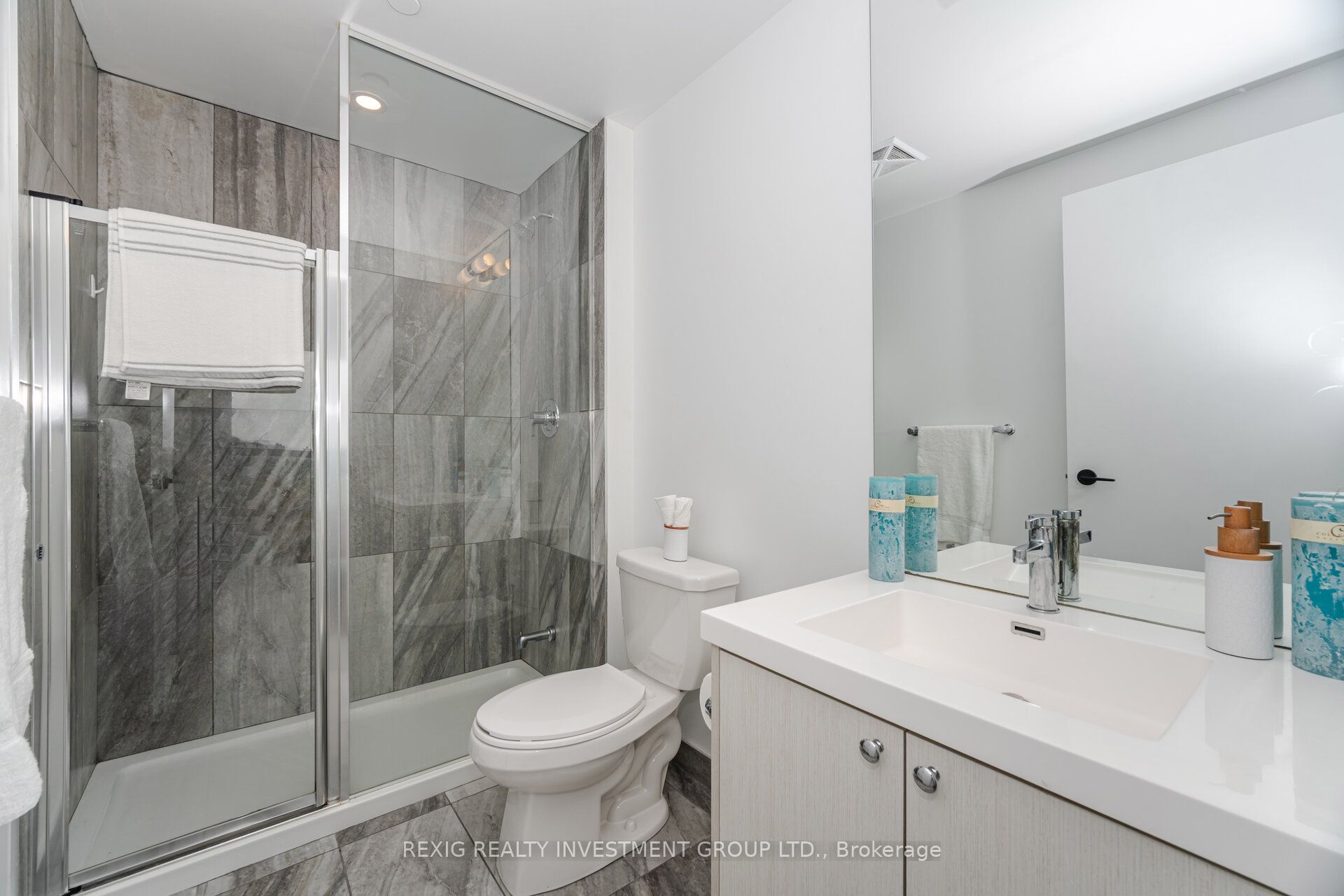 50 George Butchart Drive 723 Property Photo 15