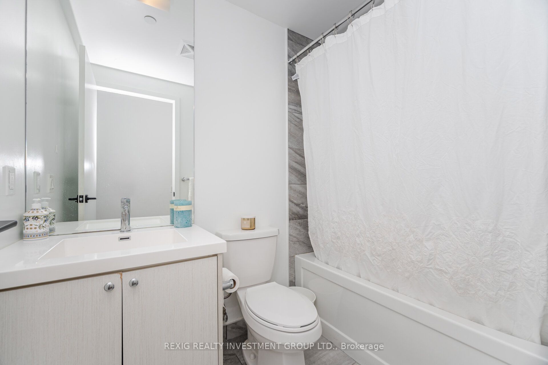 50 George Butchart Drive 723 Property Photo 18