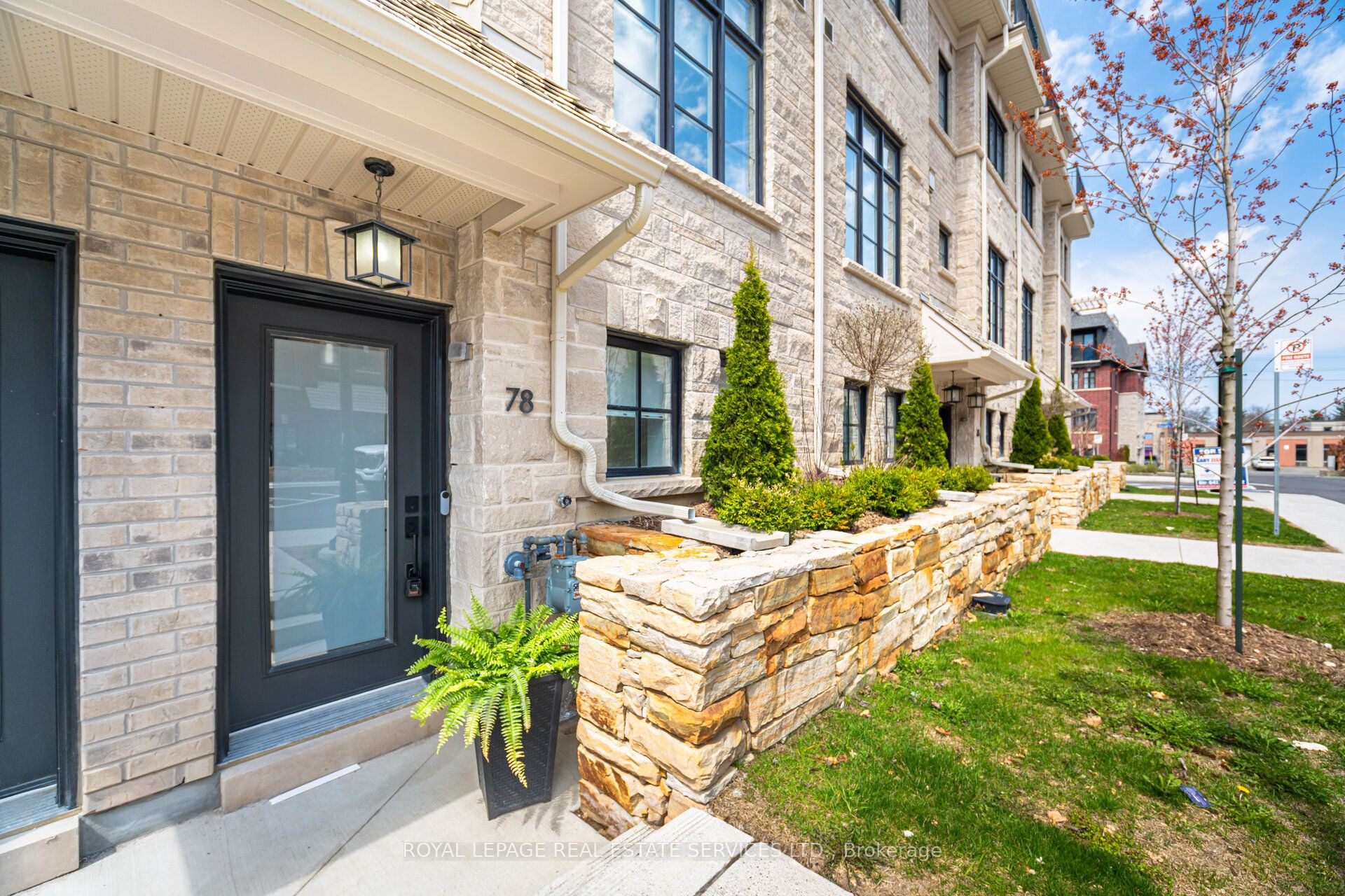 15 Lunar Crescent 78 Property Photo 2