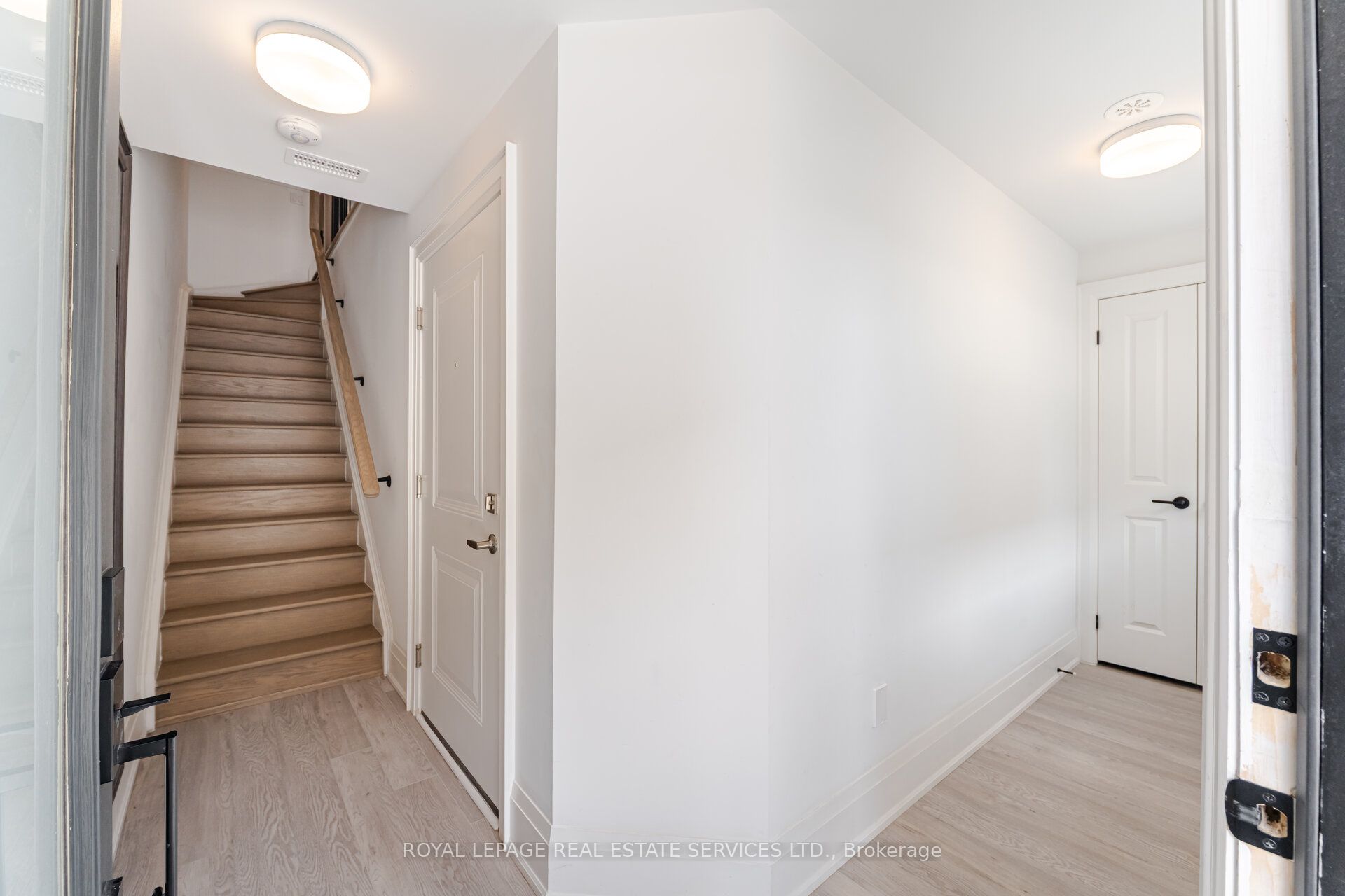 15 Lunar Crescent 78 Property Photo 3