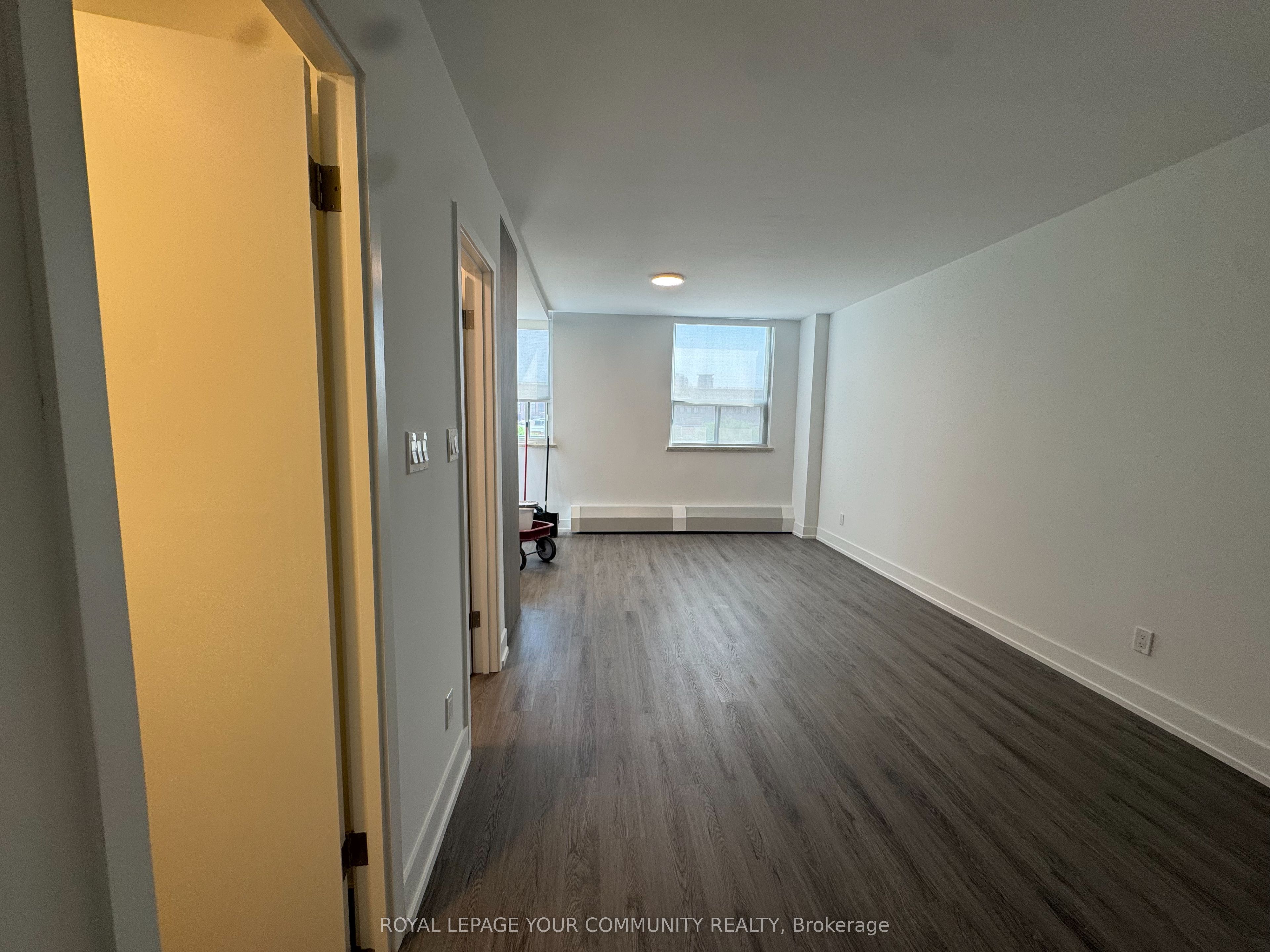 135 Tyndall Avenue 0505 Property Photo 3