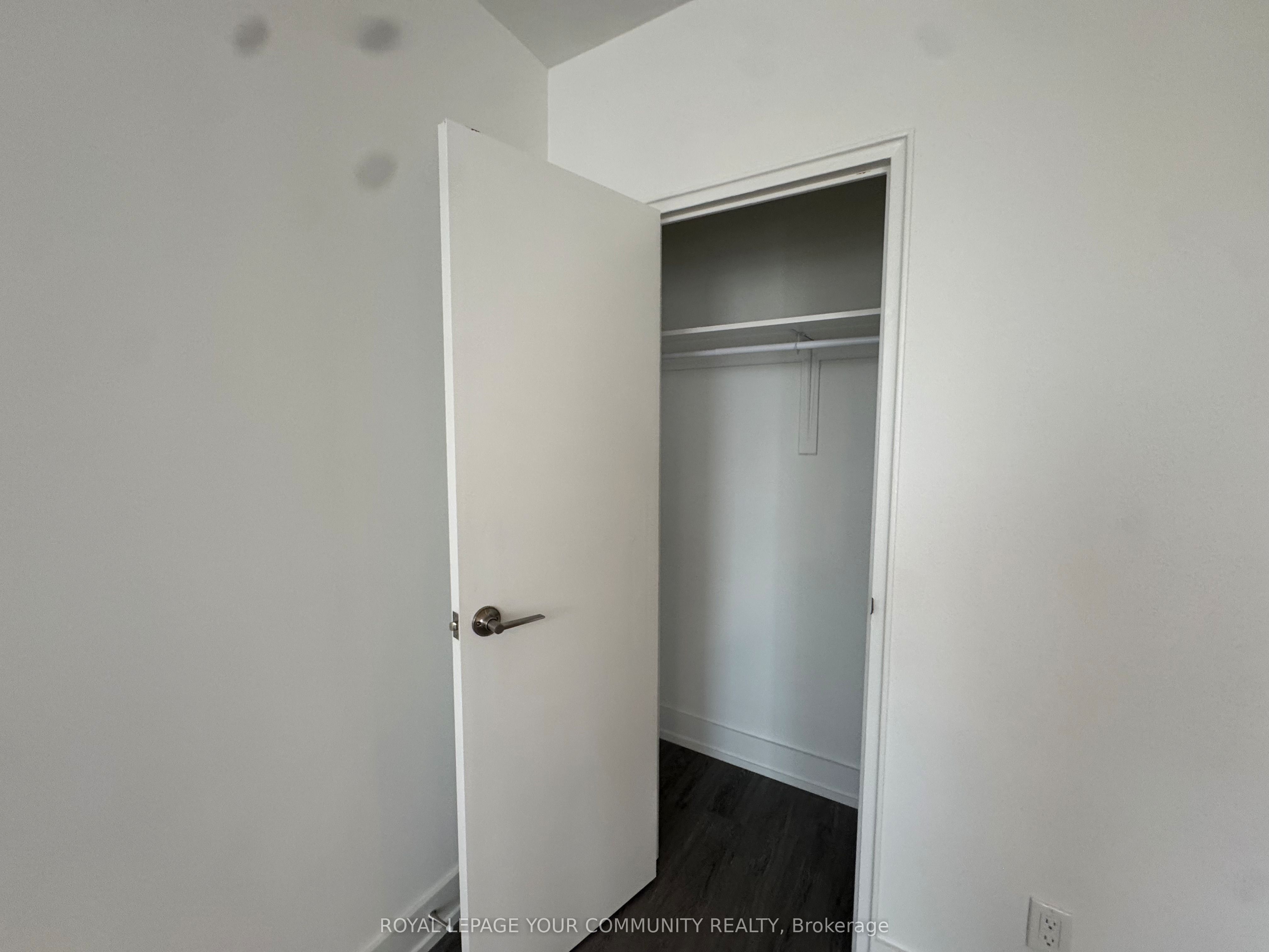 135 Tyndall Avenue 0505 Property Photo 6