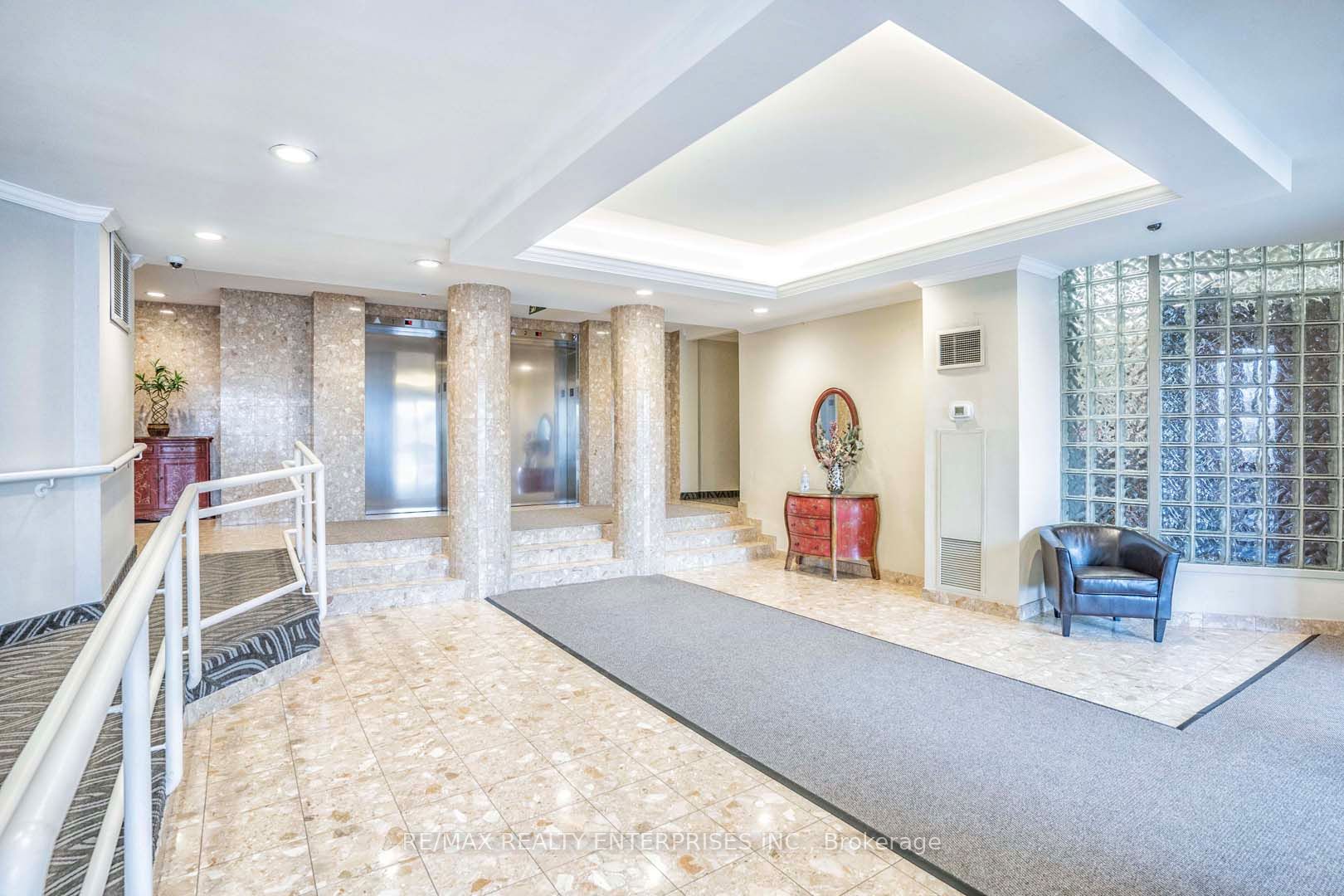 1110 Walden Circle 405 Property Photo 4