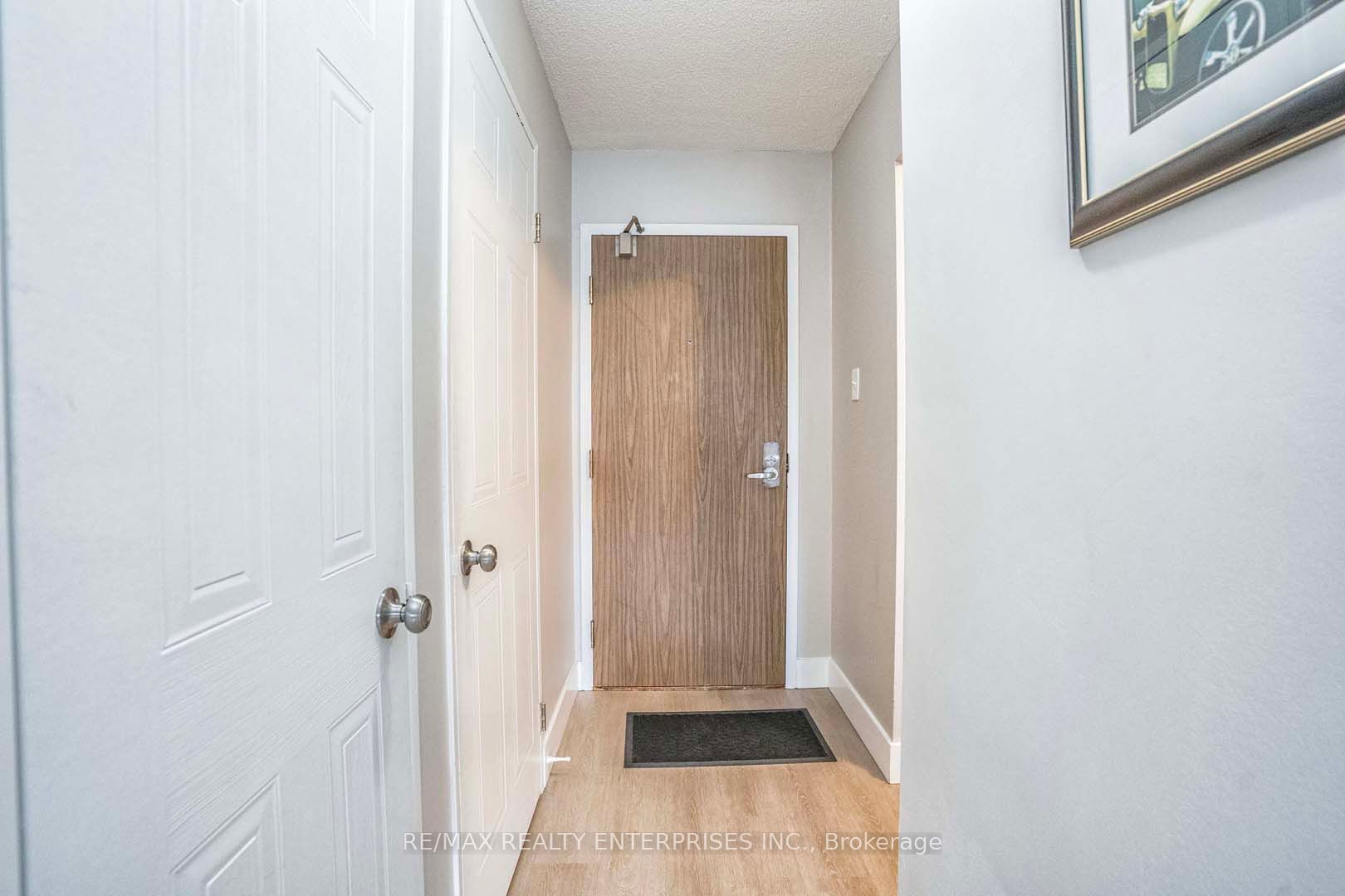 1110 Walden Circle 405 Property Photo 5