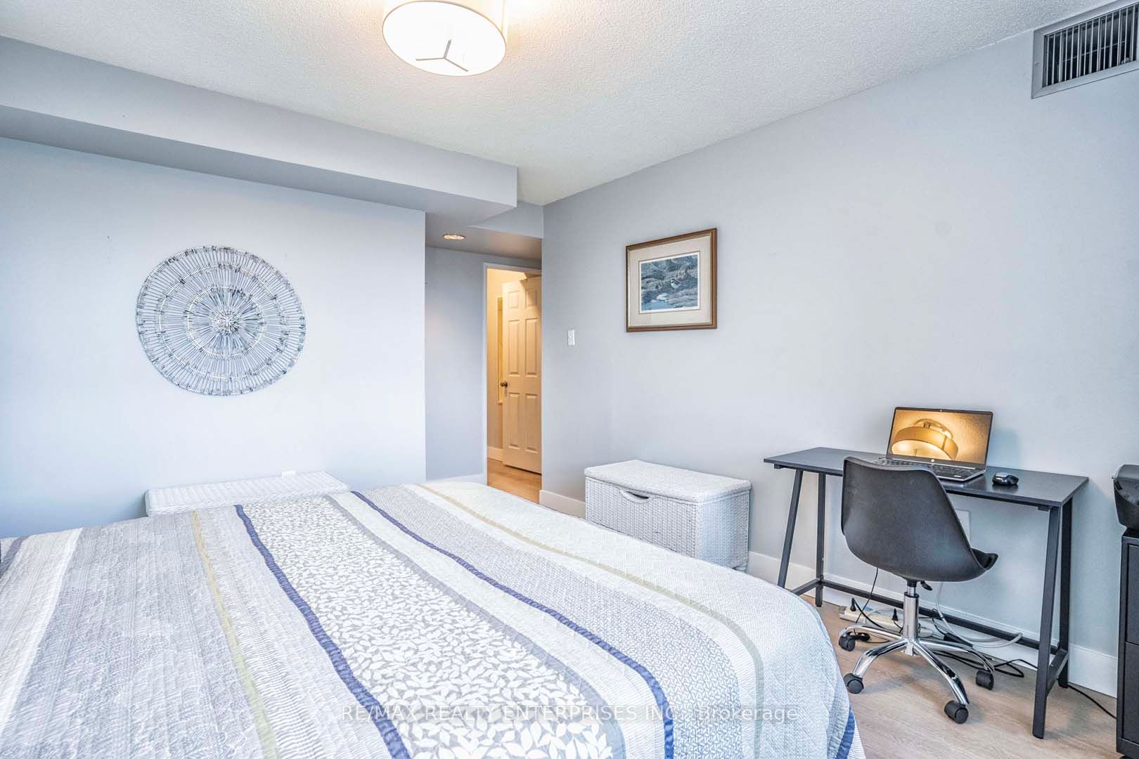 1110 Walden Circle 405 Property Photo 20