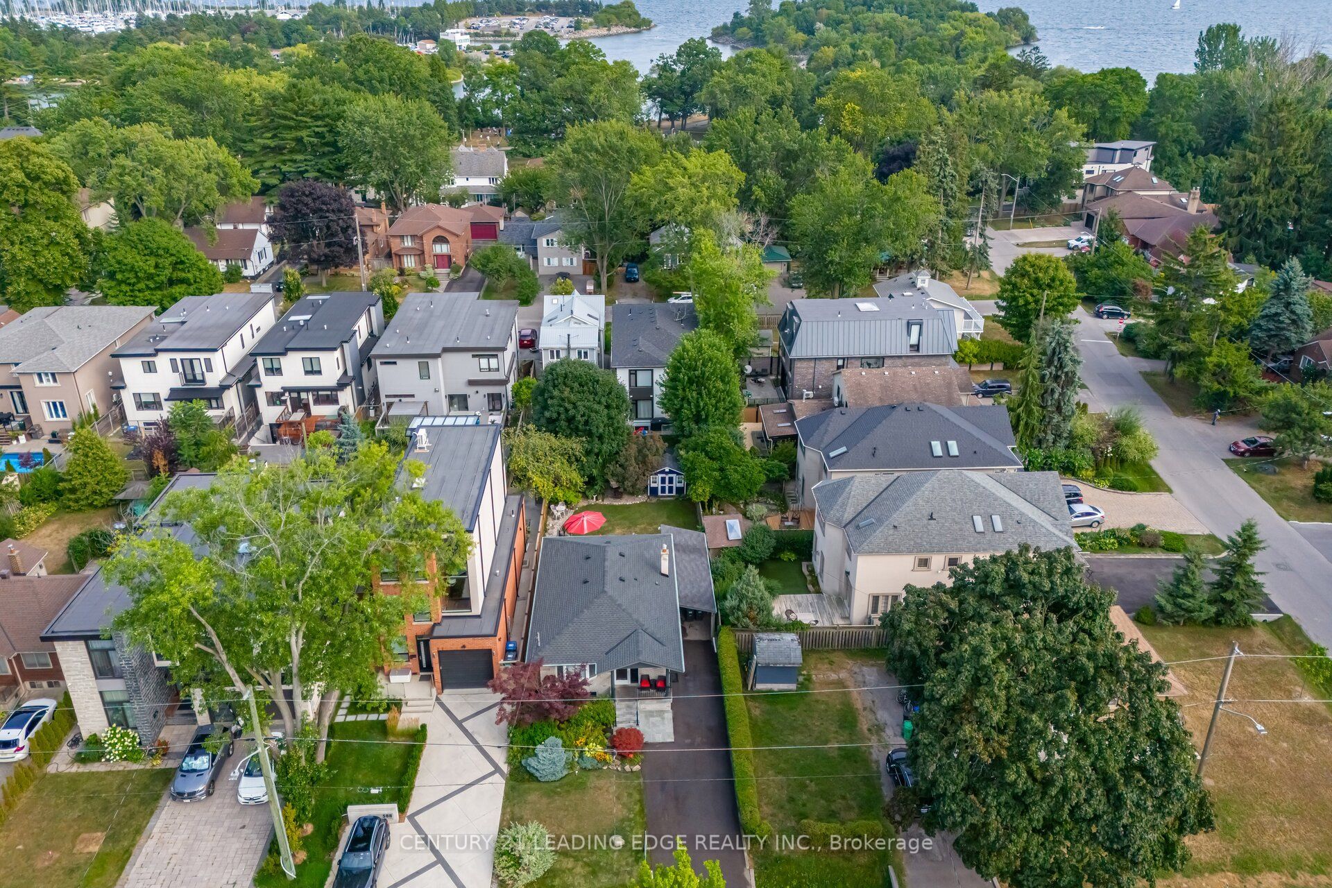 586 Curzon Avenue Property Photo 2