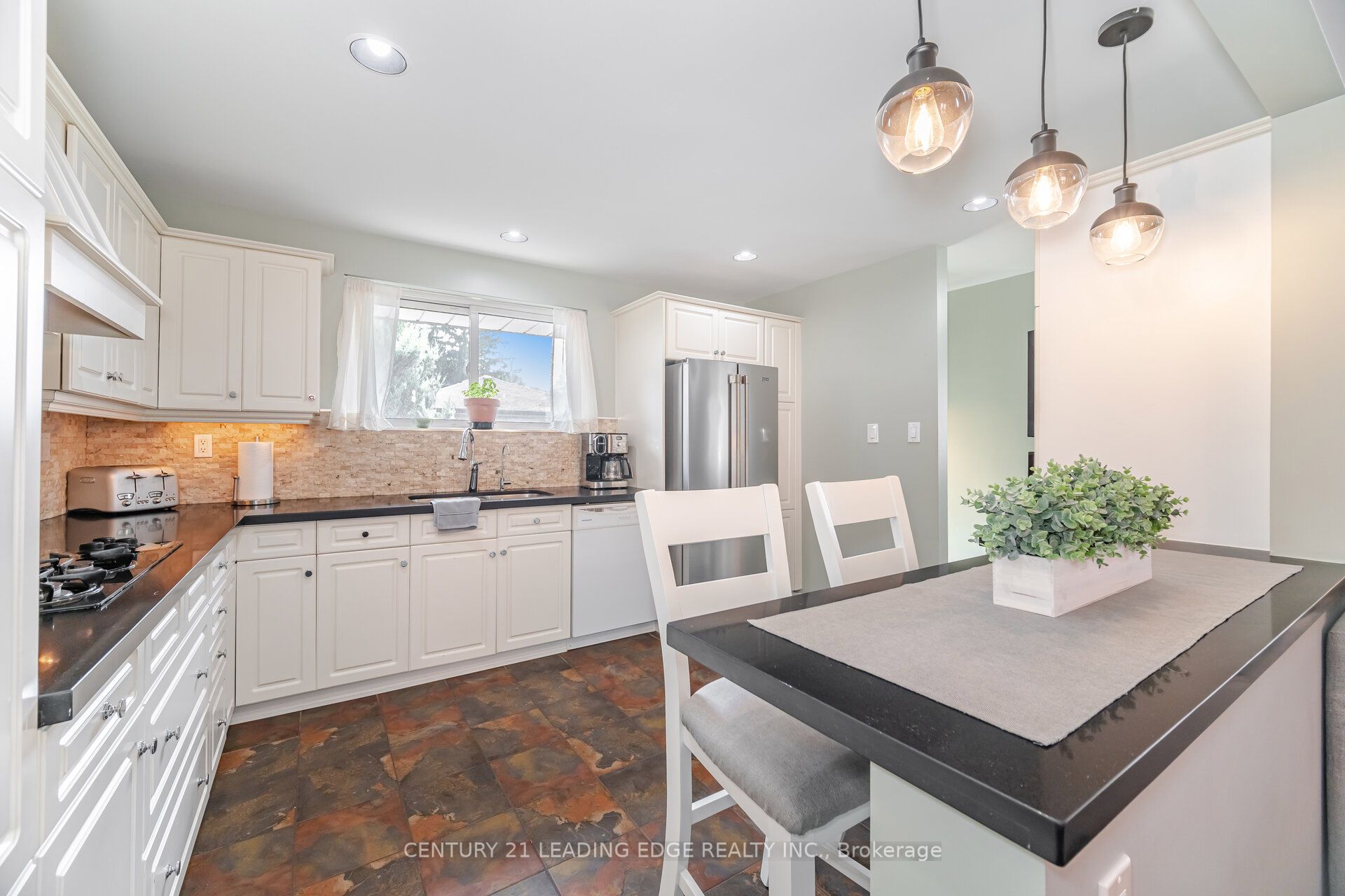 586 Curzon Avenue Property Photo 15