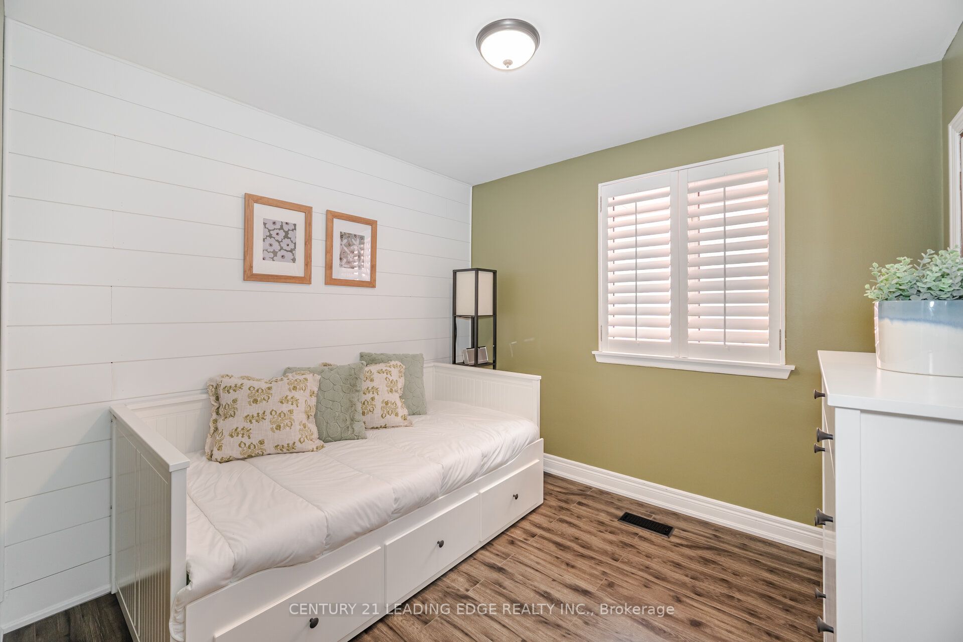 586 Curzon Avenue Property Photo 23