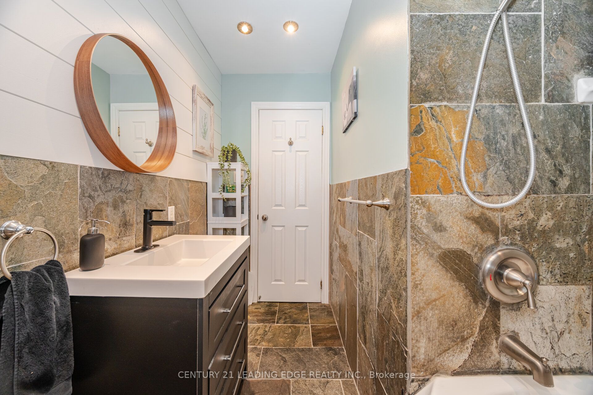 586 Curzon Avenue Property Photo 26