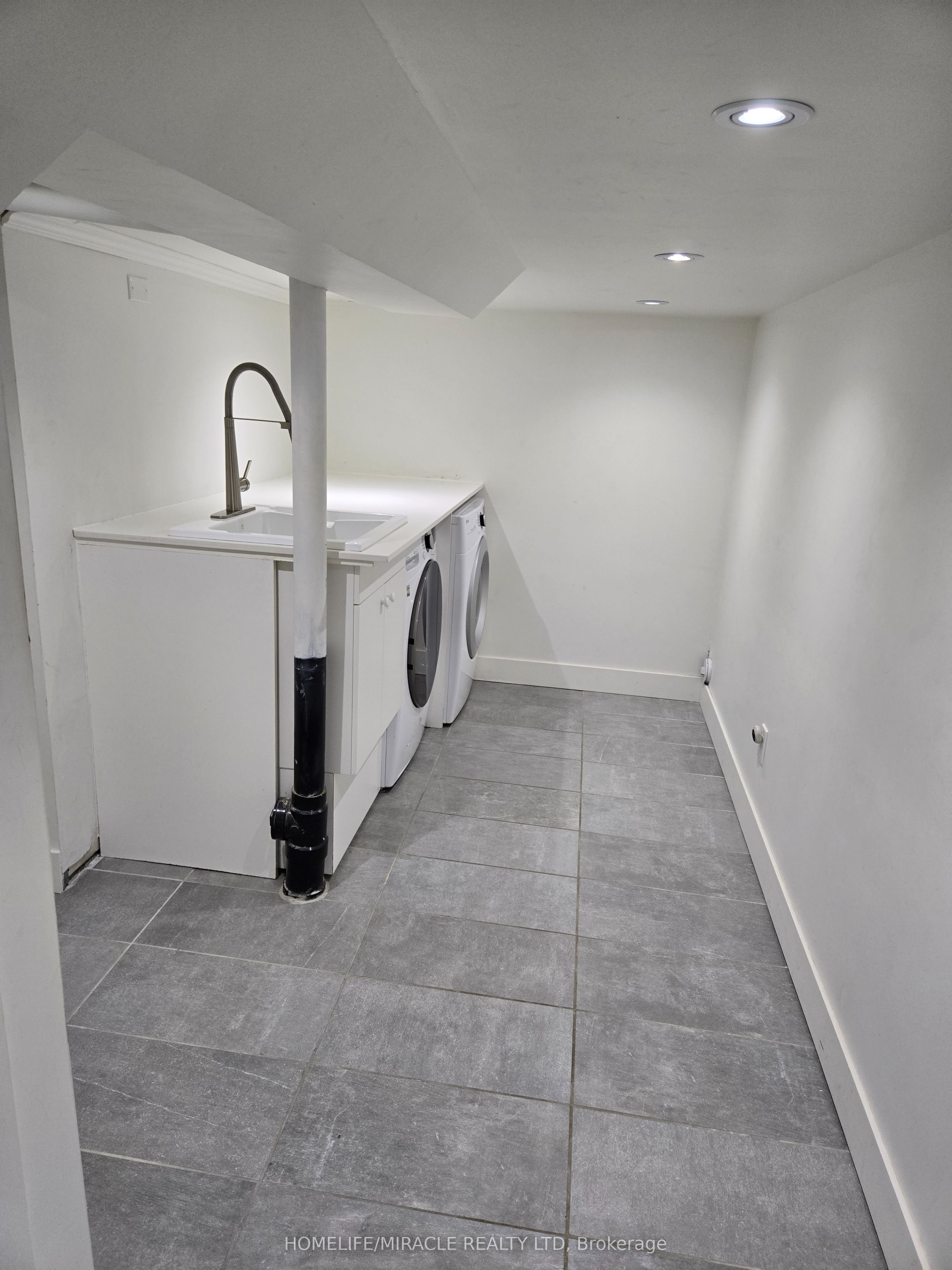 53 Fresh Spring Drive Property Photo 2