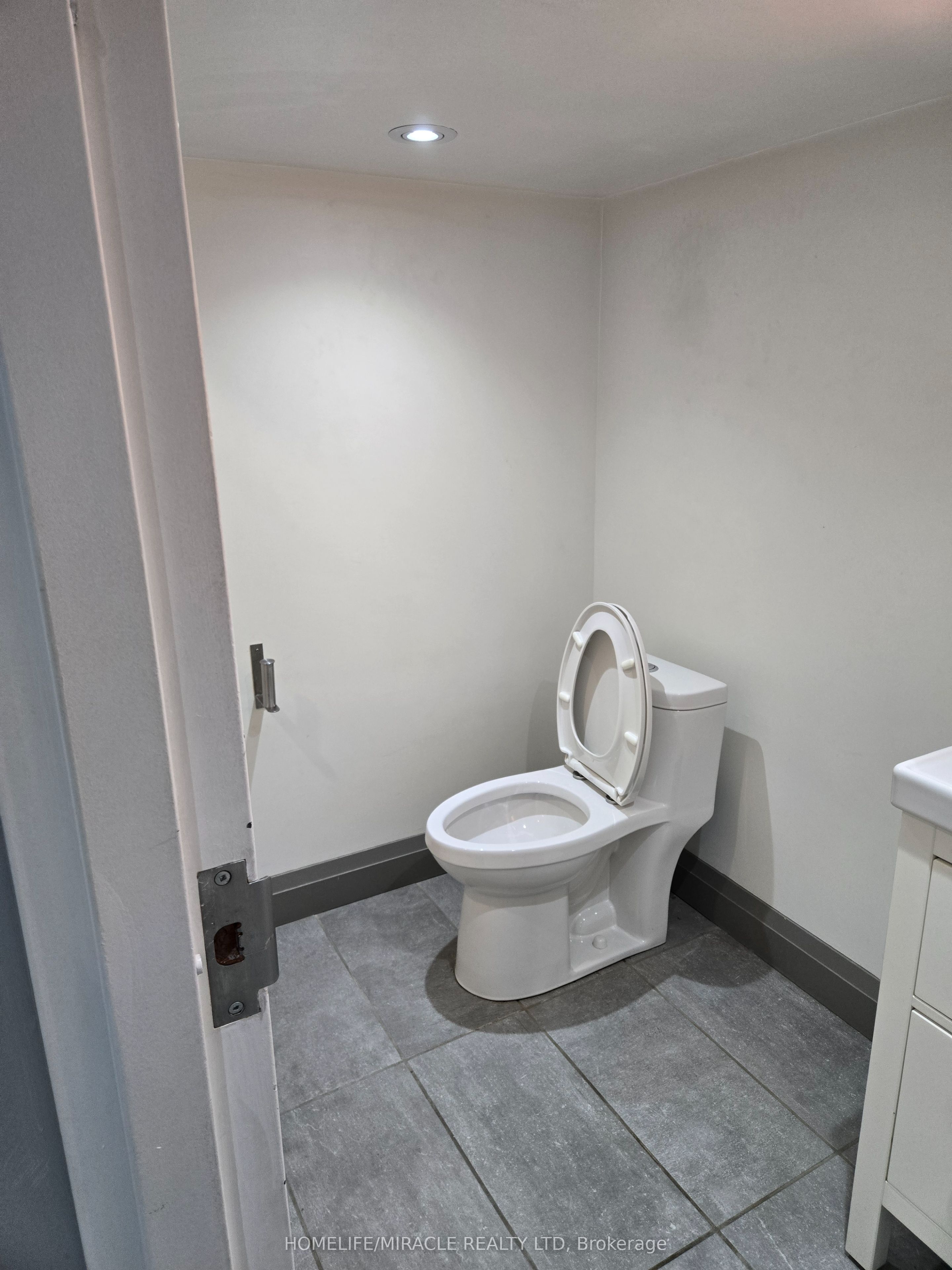 53 Fresh Spring Drive Property Photo 5